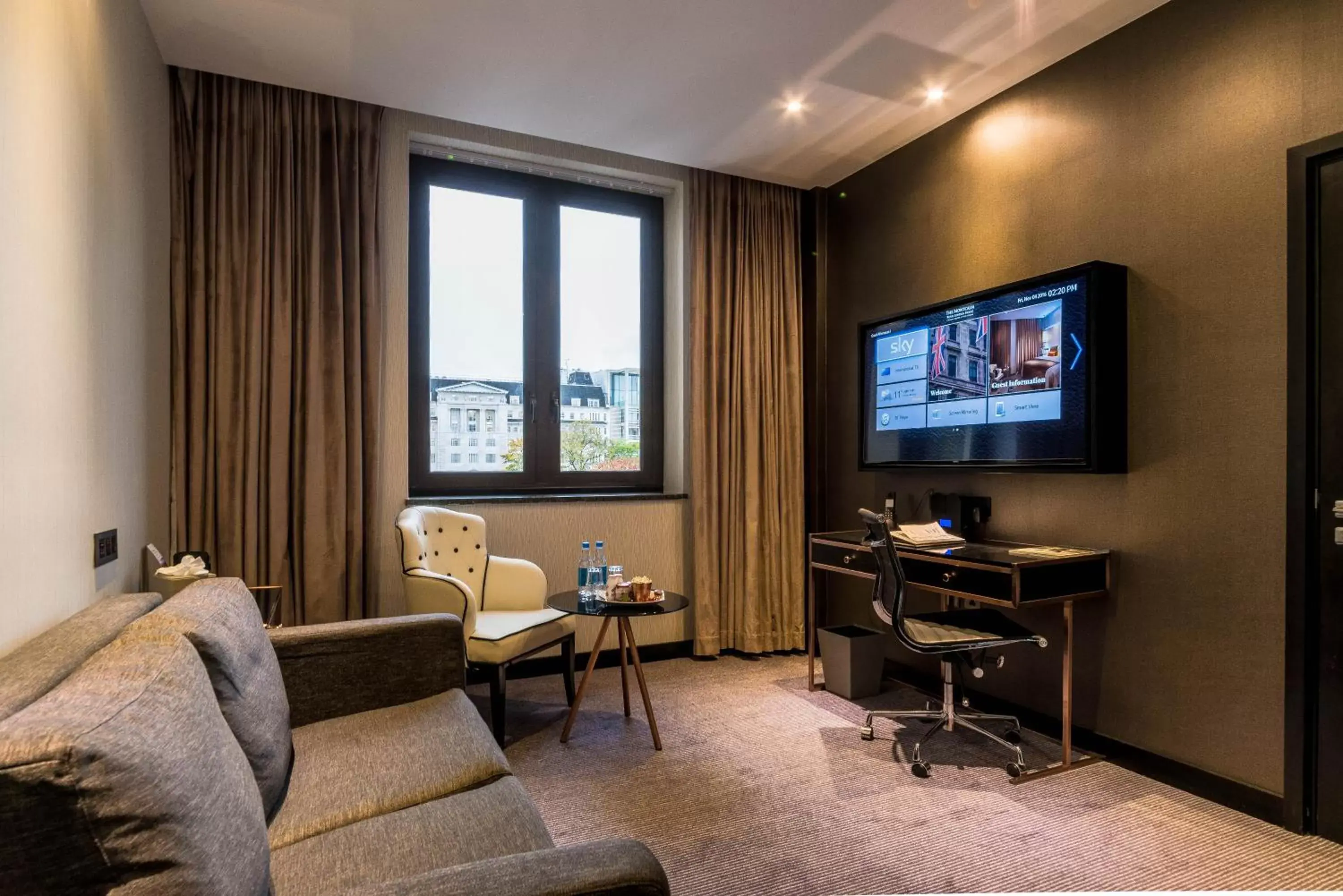 TV and multimedia, Seating Area in Montcalm Royal London House-City of London