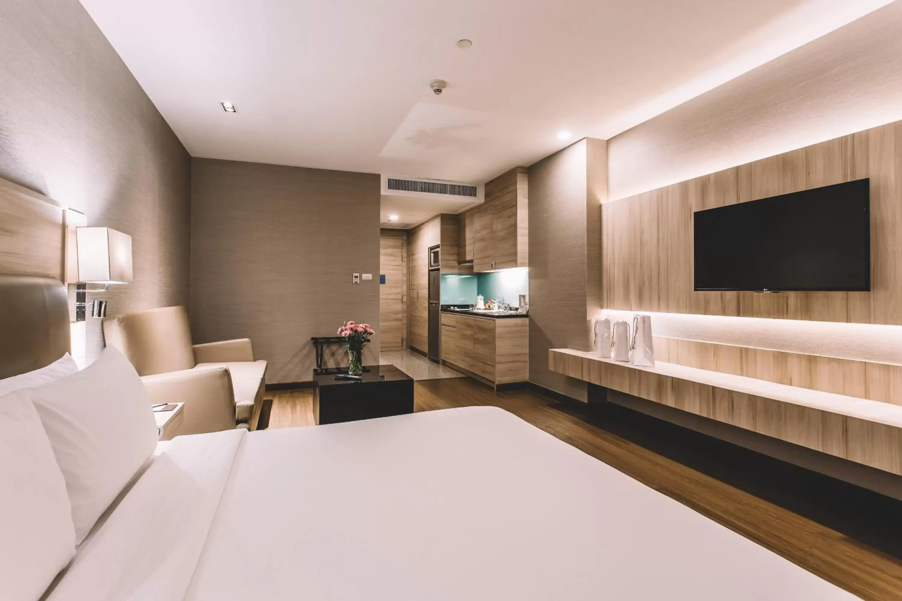 Bedroom, Bed in Adelphi Suites Bangkok - SHA Extra Plus