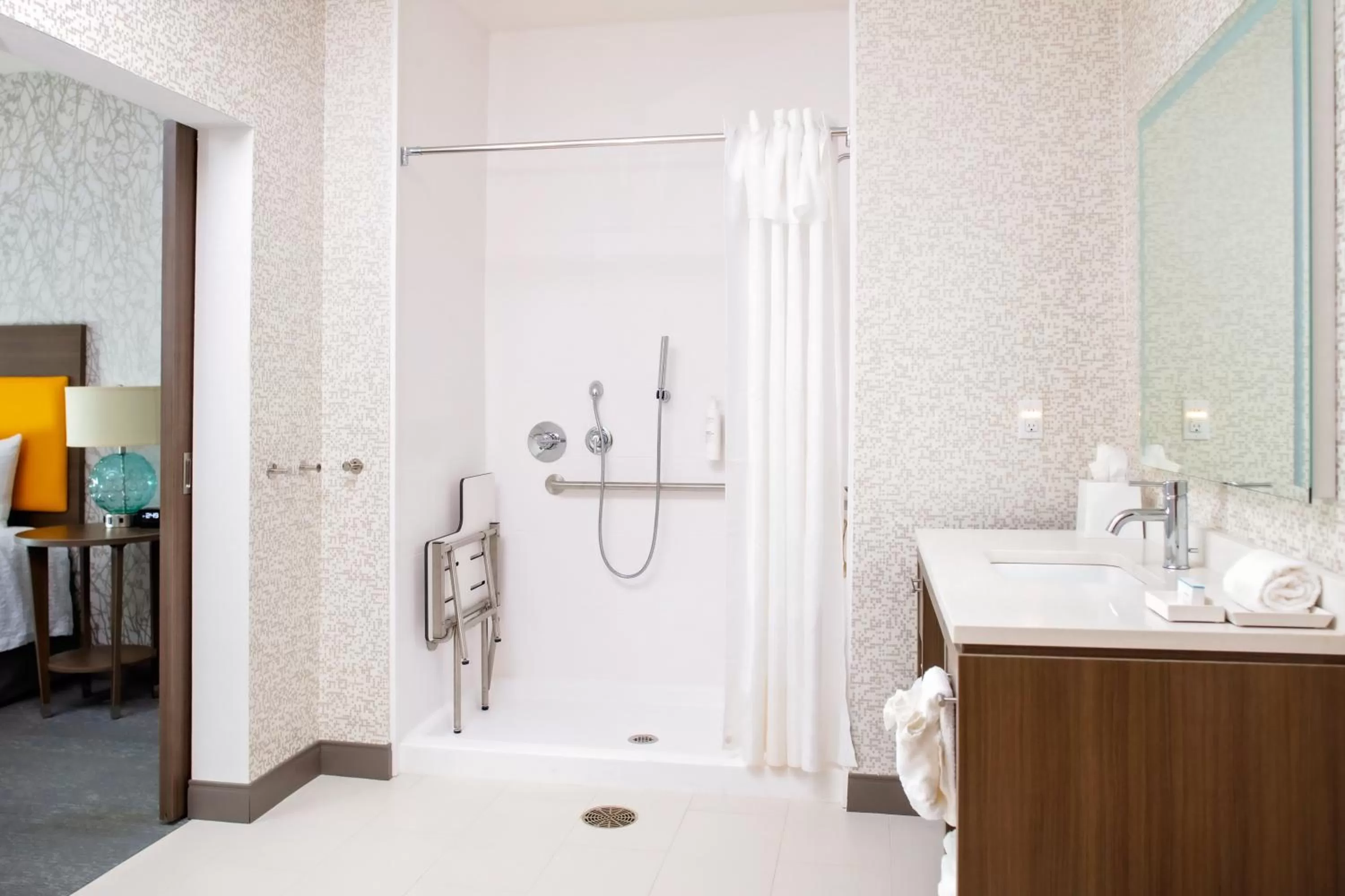 Shower in Home2 Suites By Hilton Baton Rouge Citiplace