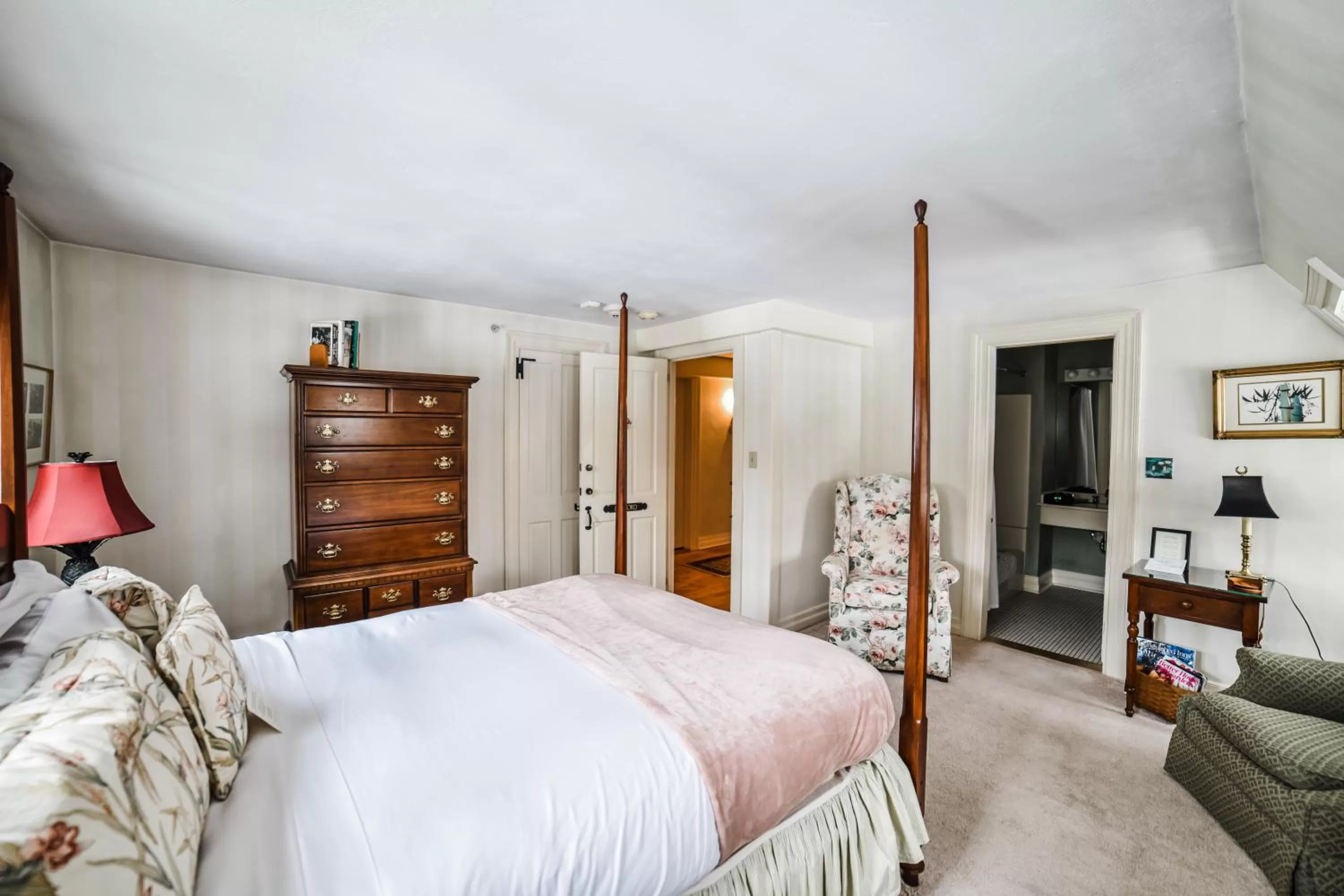 Photo of the whole room, Bed in Adair Country Inn & Restaurant