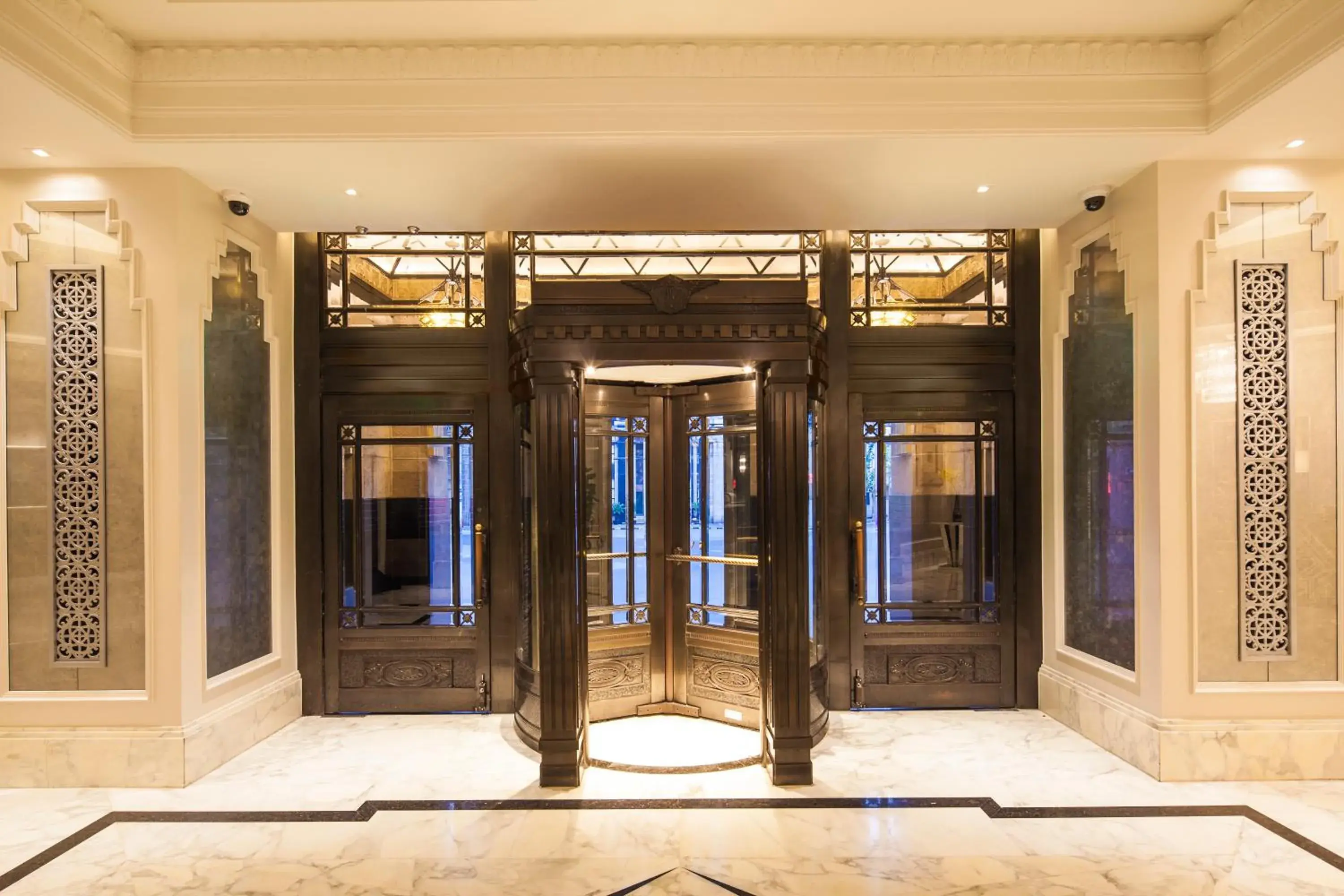 Lobby or reception, Facade/Entrance in Jinjiang Metropolo Hotel Classiq Shanghai Bund Circle