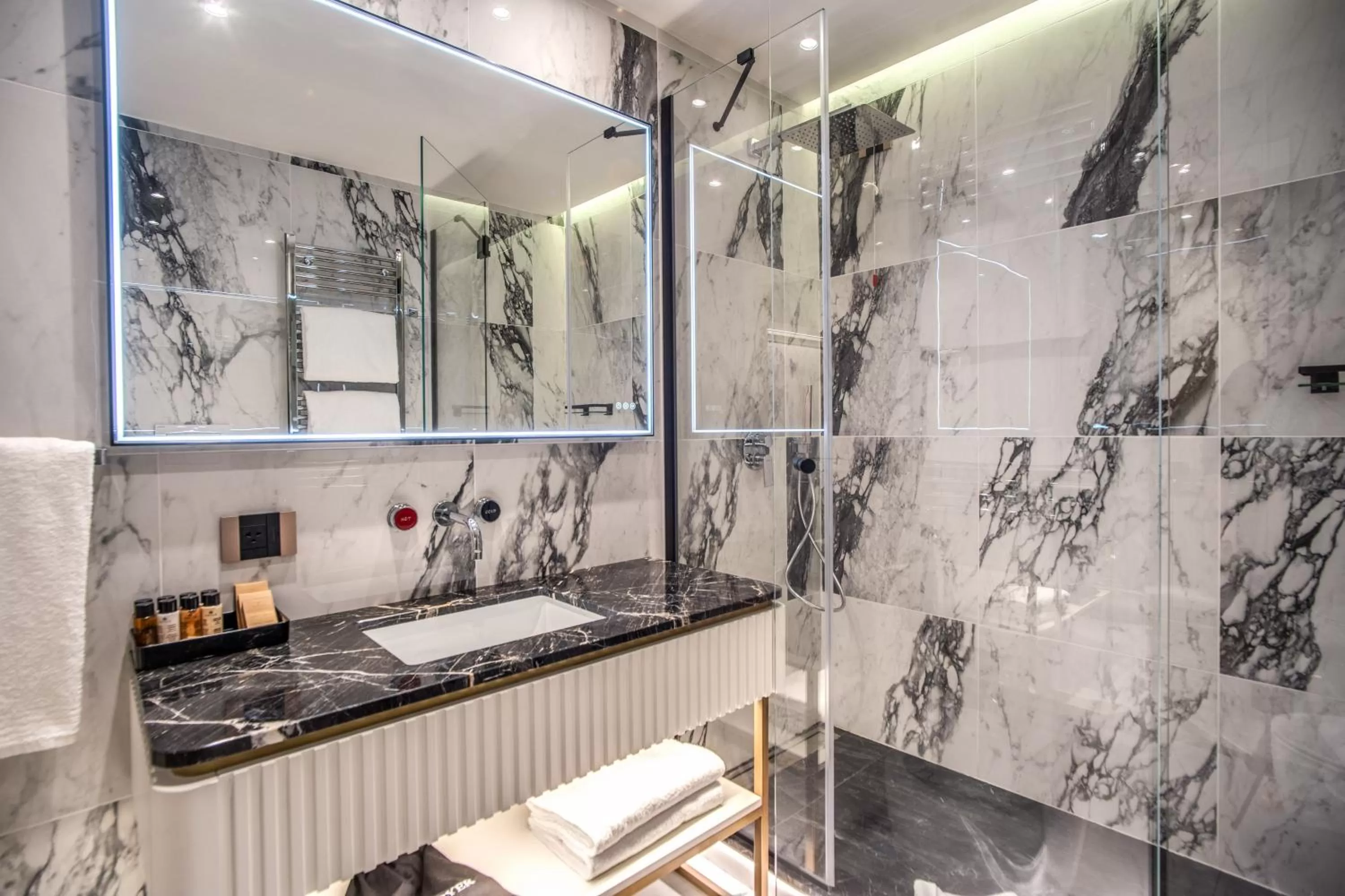 Shower in CC Palace Hotel