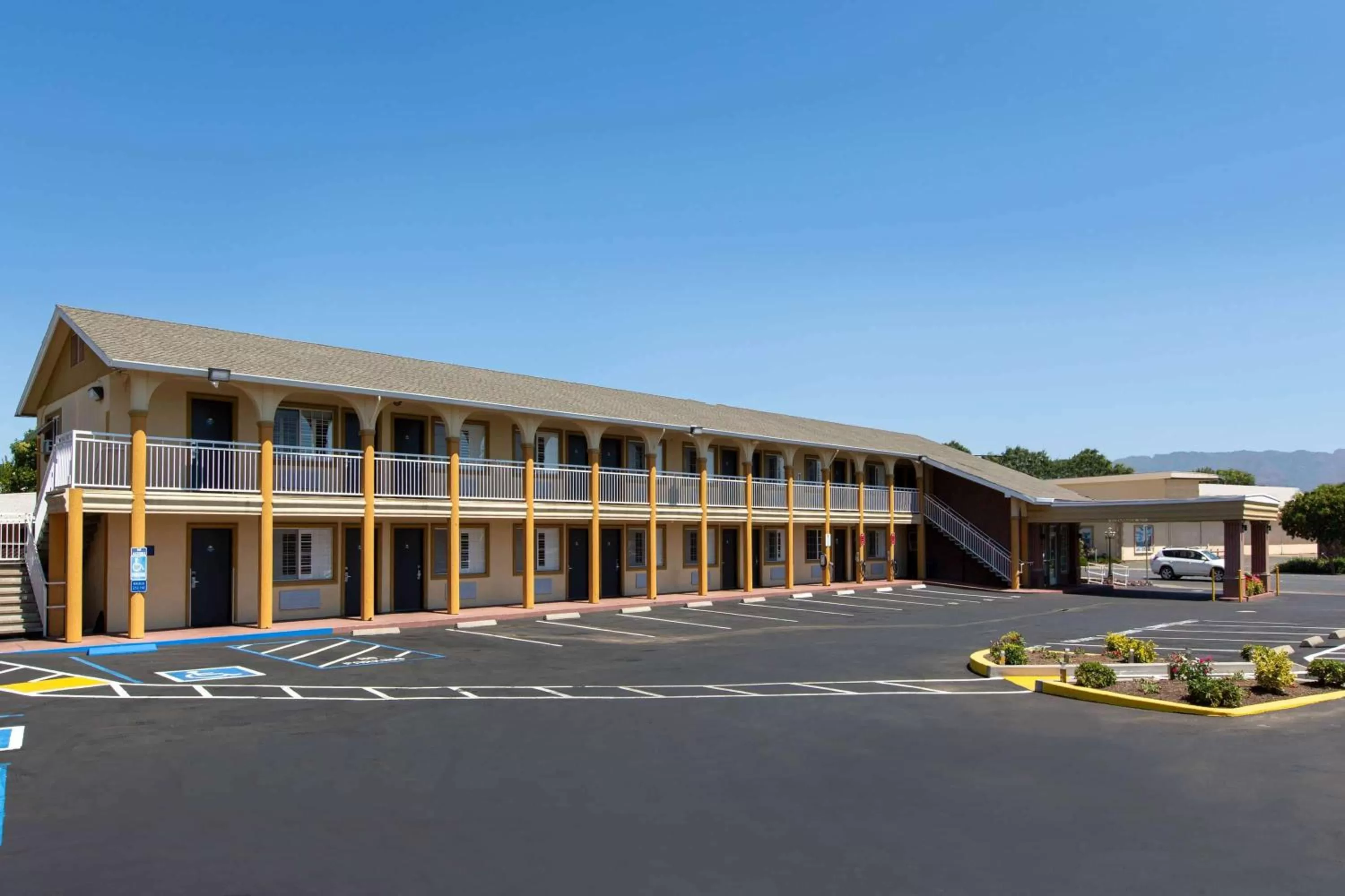 Property building in Days Inn by Wyndham Ukiah