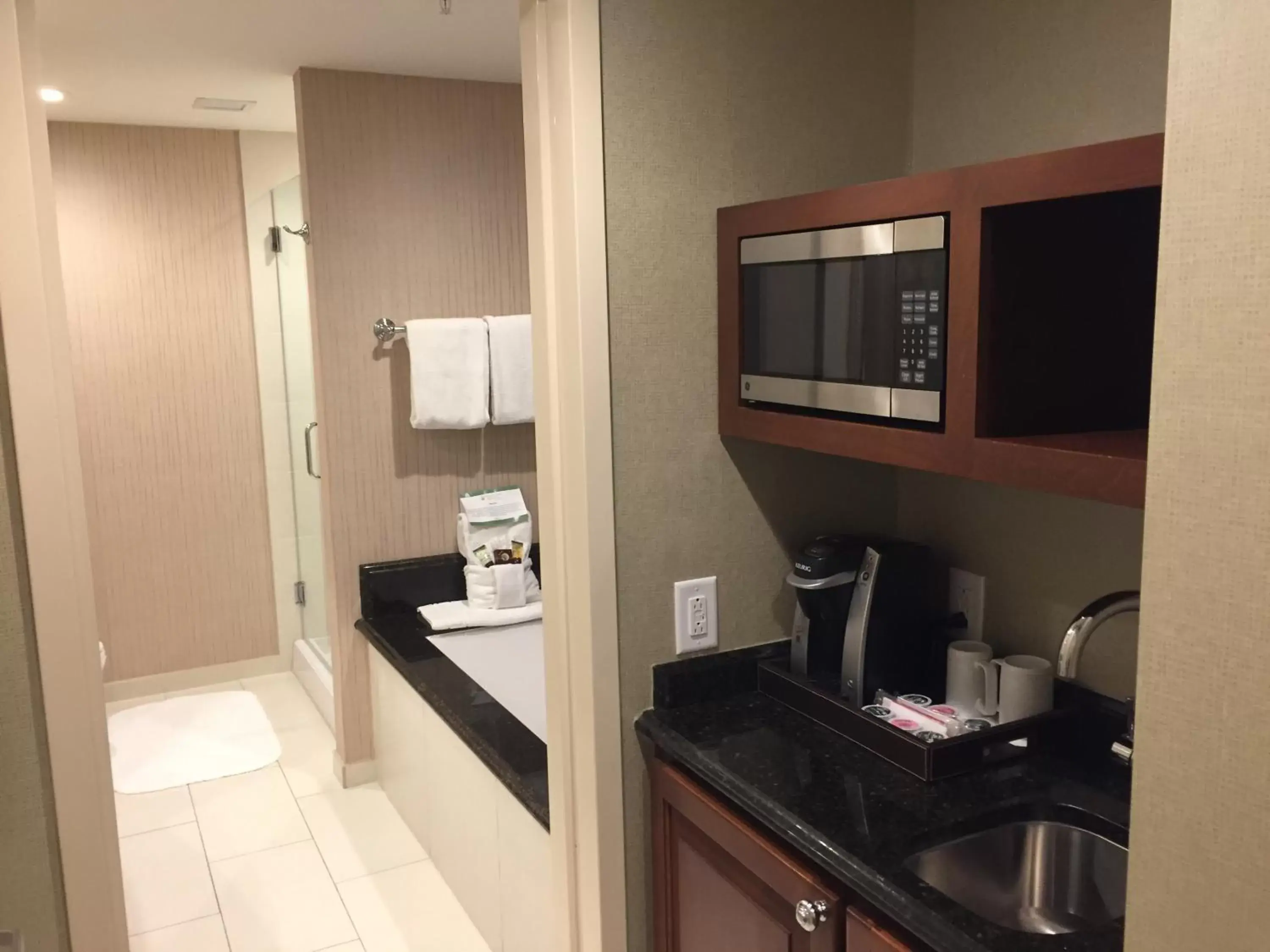 Area and facilities, Kitchen/Kitchenette in Town & Country Inn and Suites