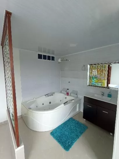 Bath, Bathroom in Paradise Lake Finca Hotel