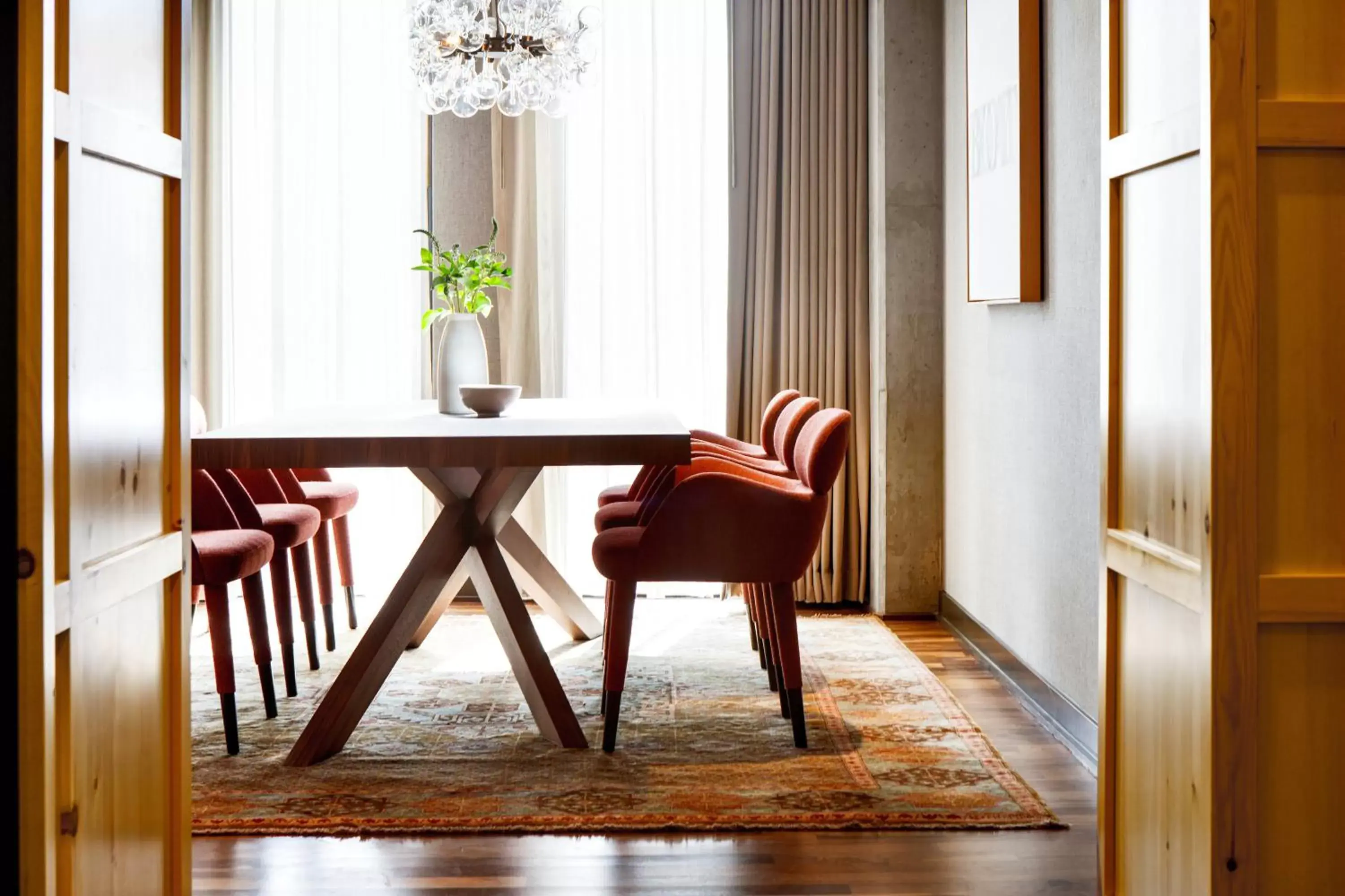 Photo of the whole room, Dining Area in Limelight Hotel Denver