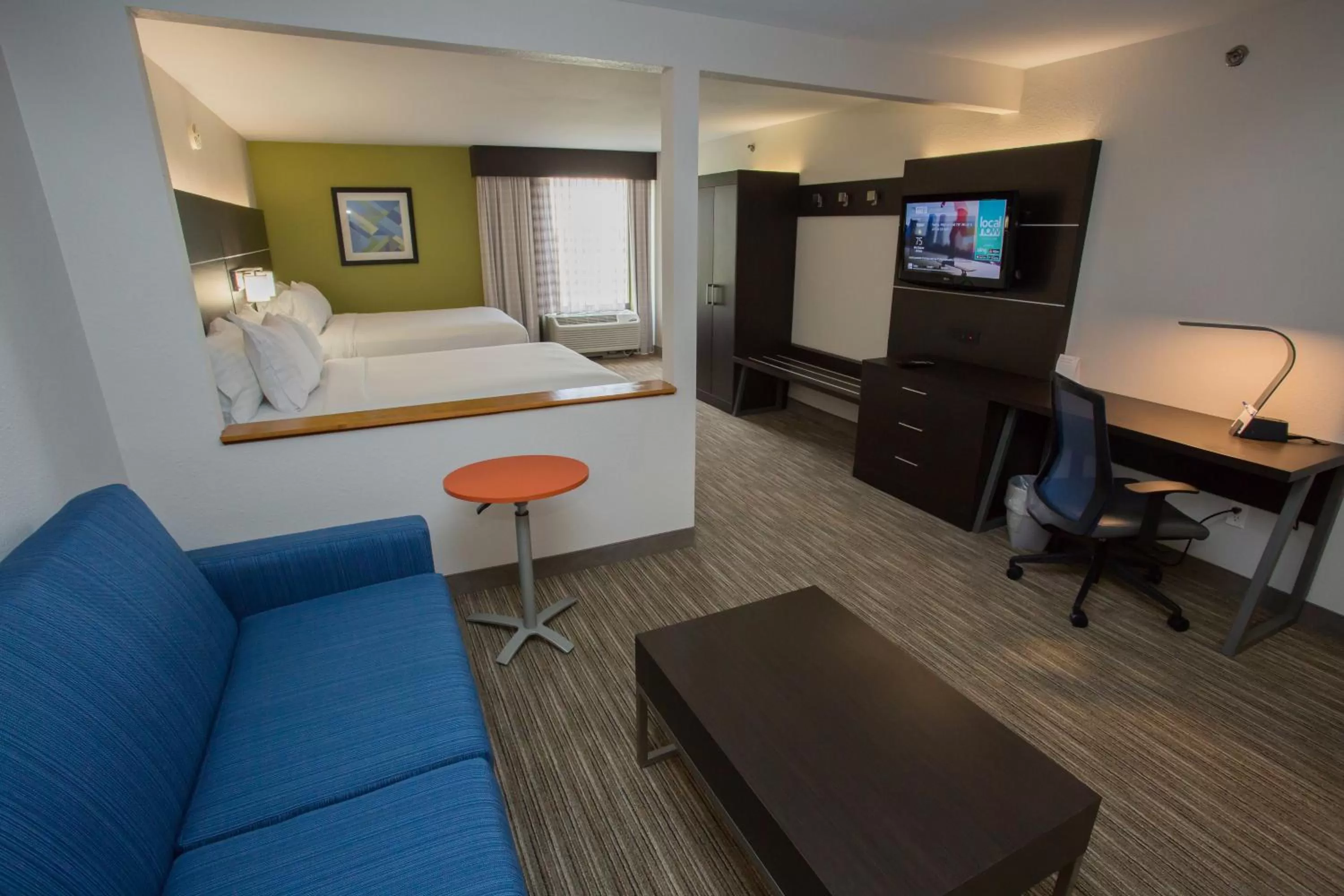 Photo of the whole room, Bed in Holiday Inn Express Wilmington by IHG