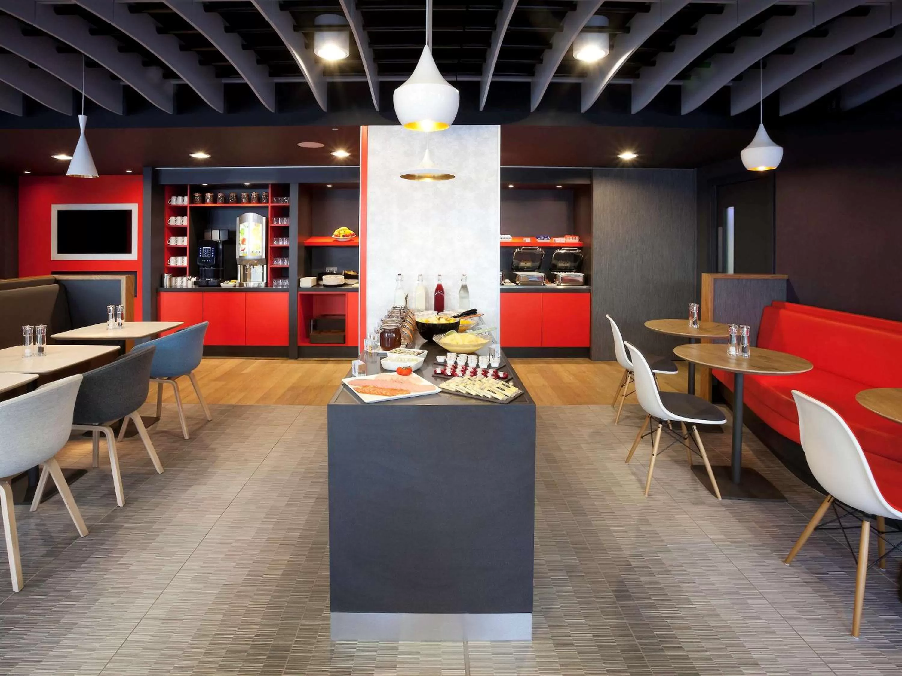 Restaurant/places to eat in ibis Brighton City Centre - Station