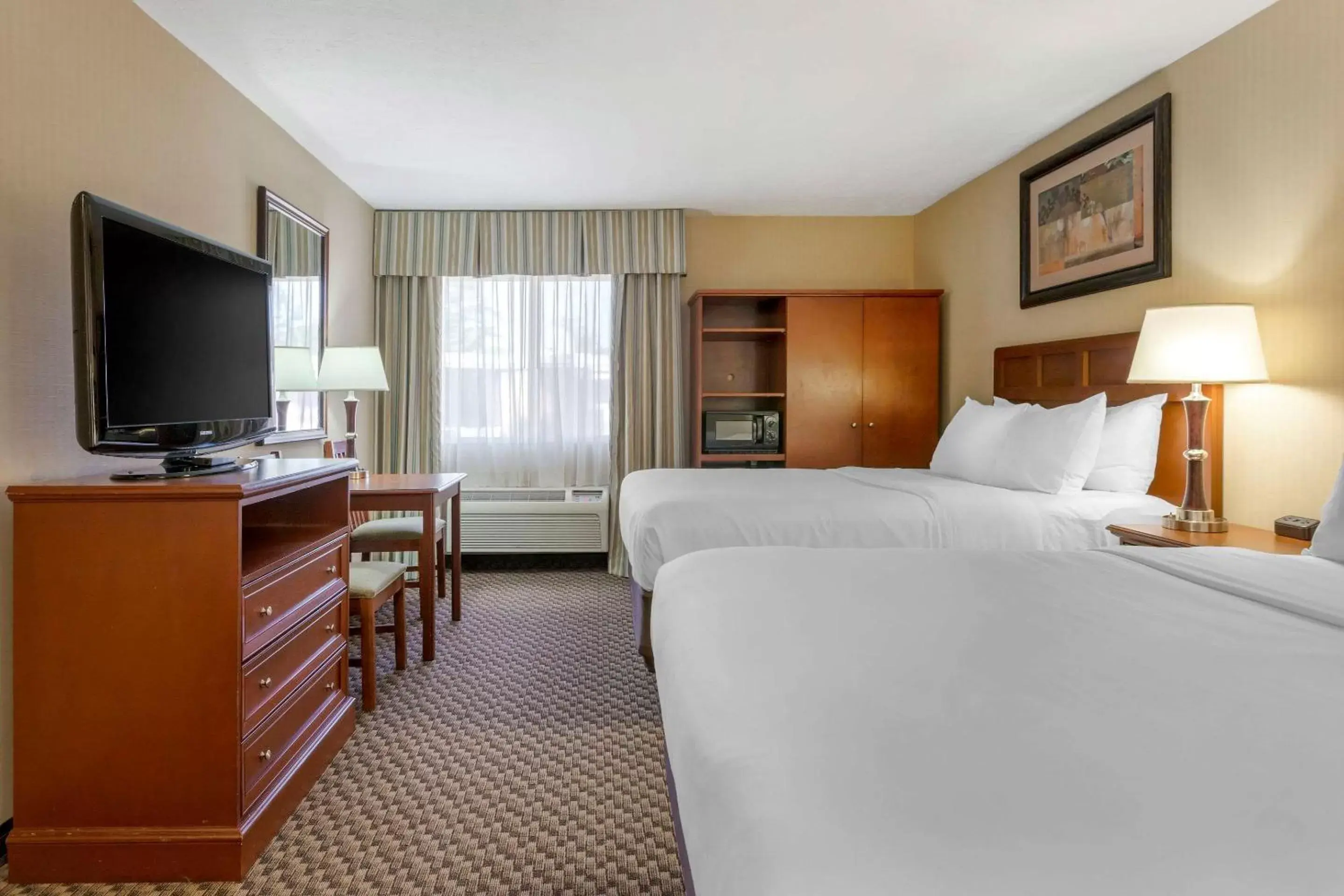 Photo of the whole room, TV/Entertainment Center in Comfort Inn Traverse City