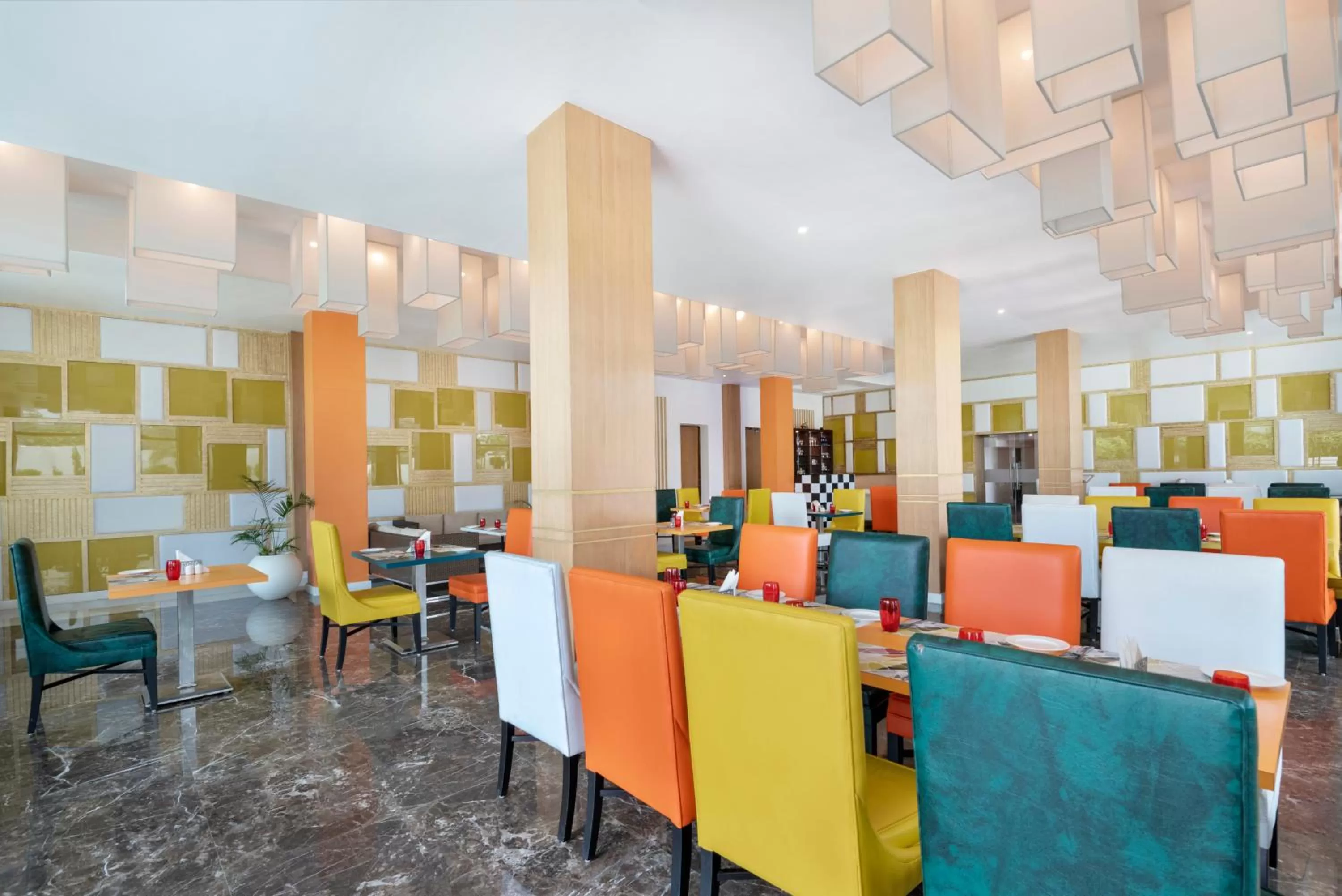 Restaurant/places to eat in Radisson Hotel Bareilly Airport