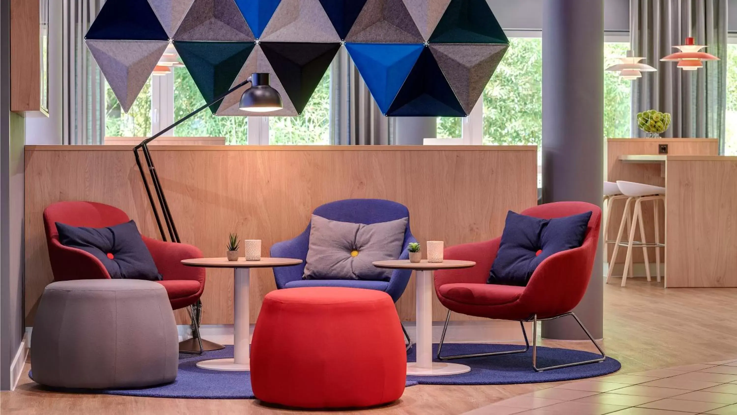 Lobby or reception, Seating Area in Holiday Inn Express Cologne Troisdorf, an IHG Hotel