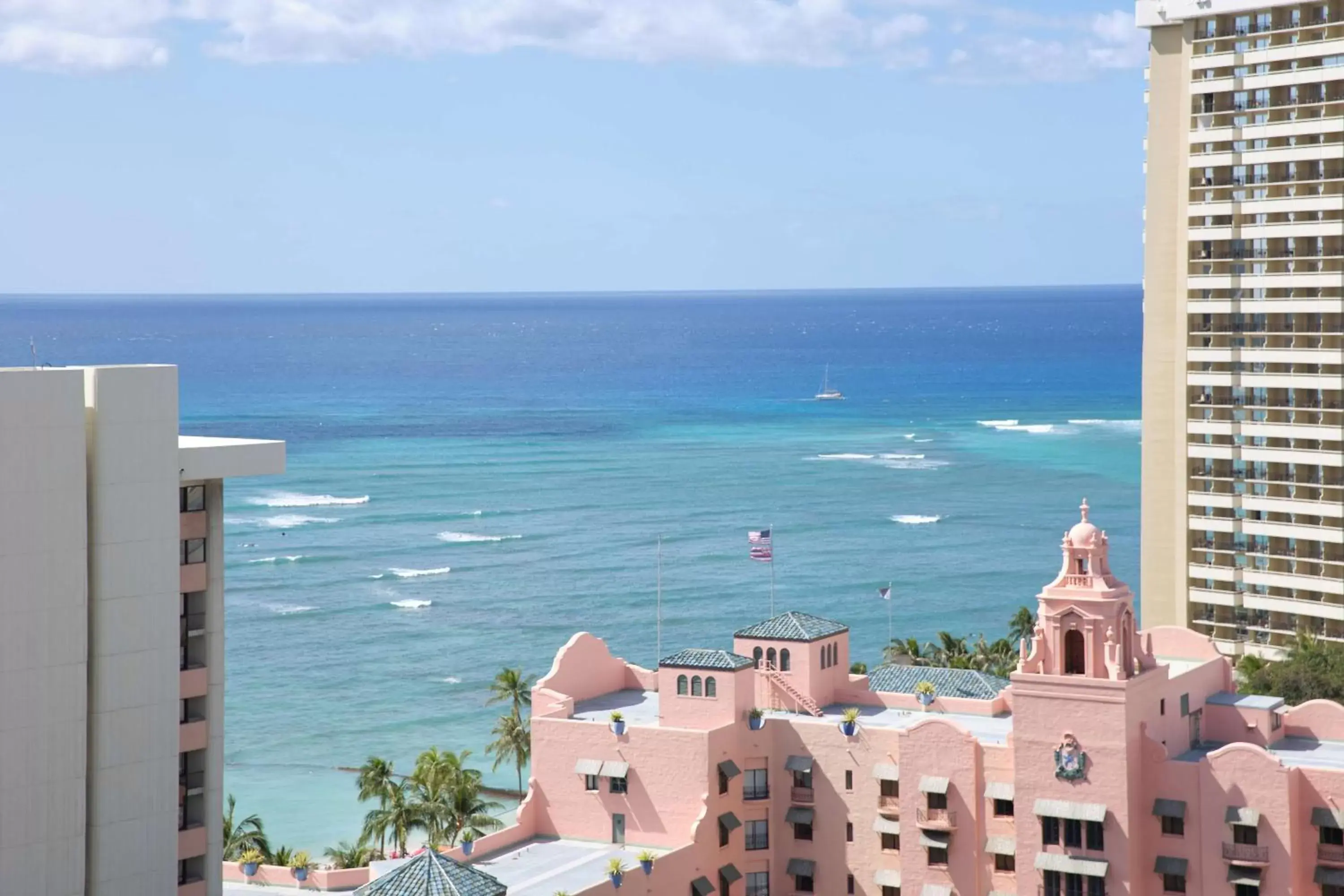 Photo of the whole room, Sea View in OUTRIGGER Waikiki Beachcomber Hotel