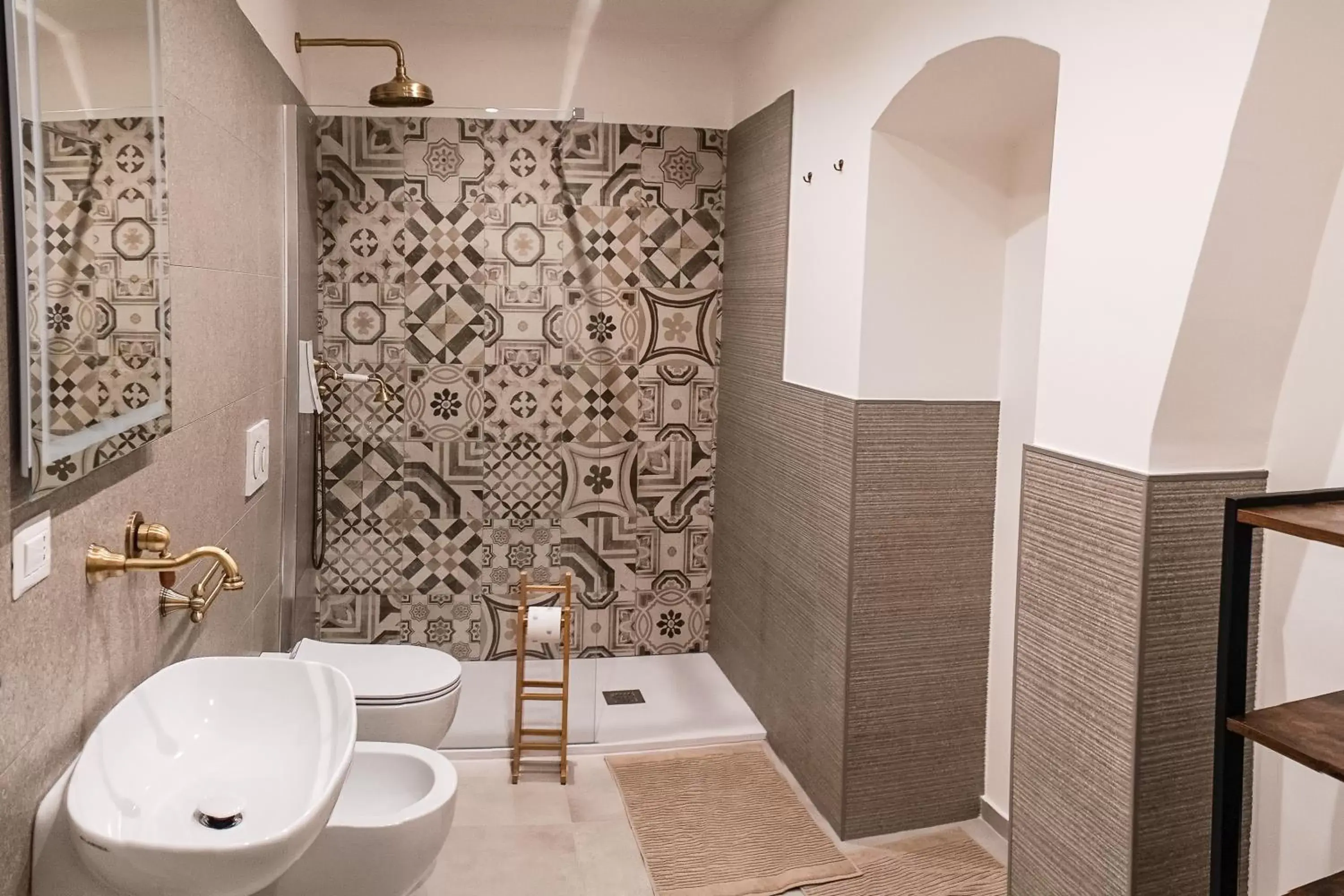 Shower, Bathroom in Vincent Suite Luxury B&B