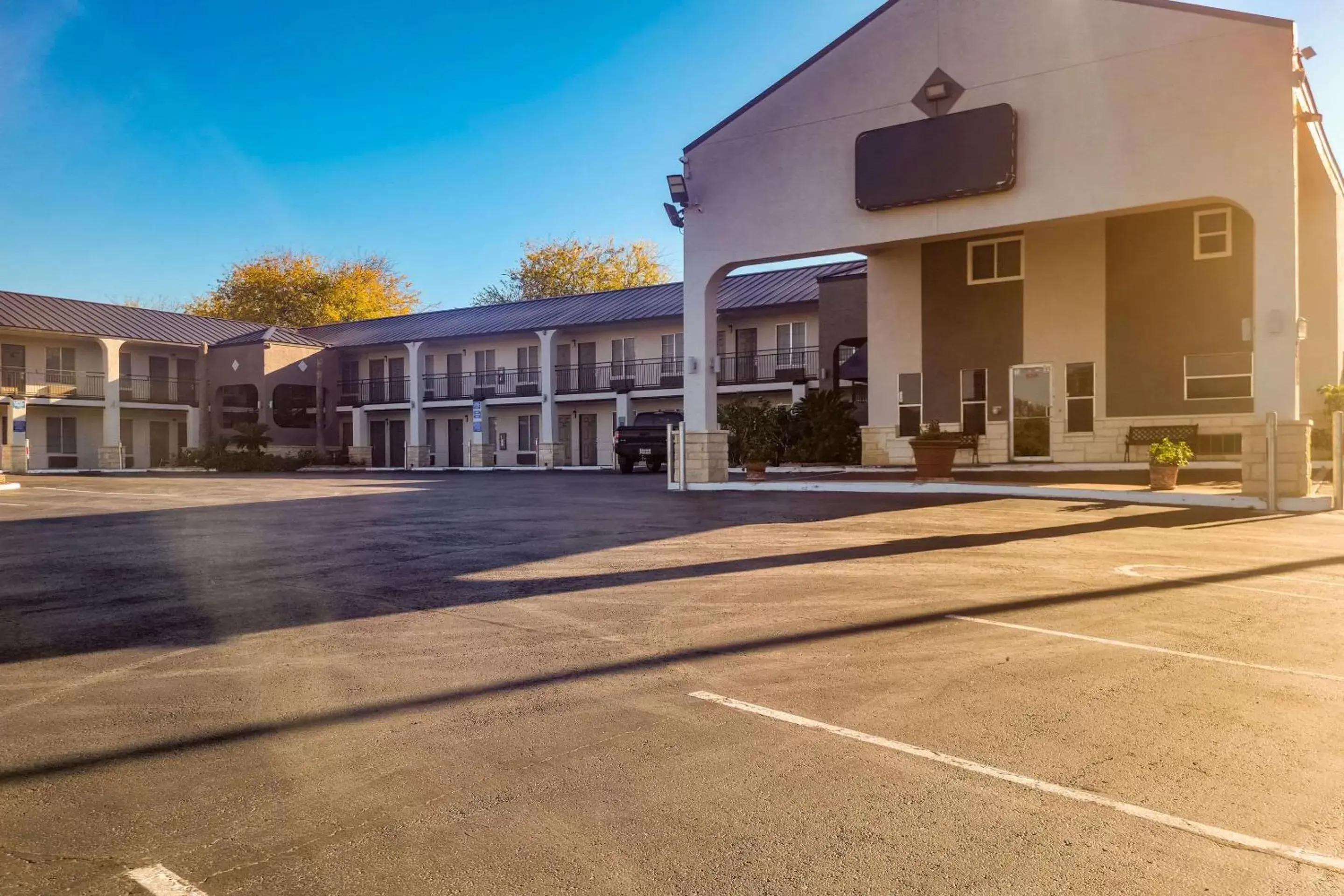 Property Building in Econo Lodge Inn & Suites Near Lackland AFB