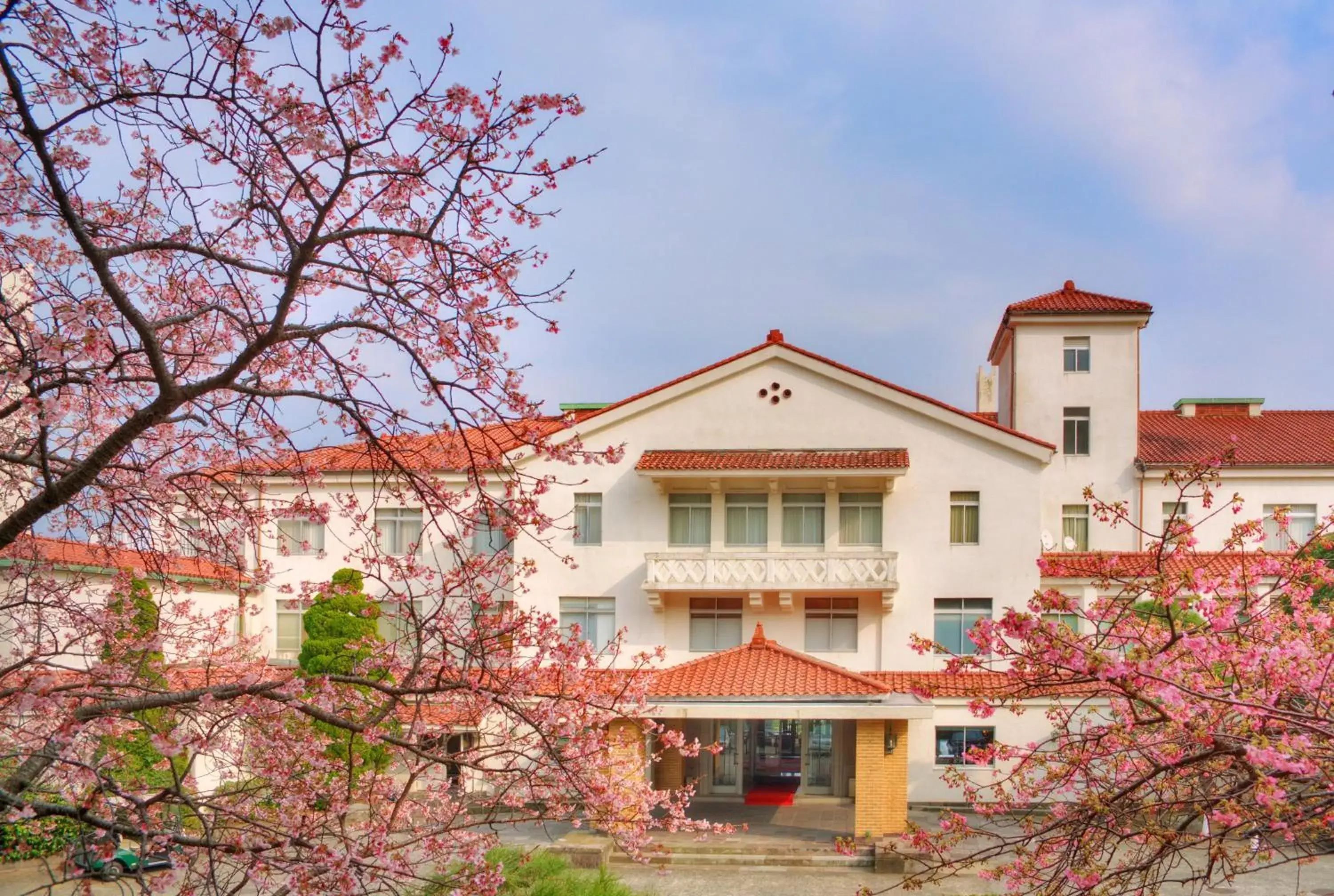 Seasons, Property Building in Kawana Hotel