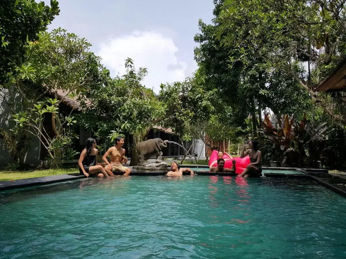 Swimming pool in Adys Inn Swimming pool in Adys Inn