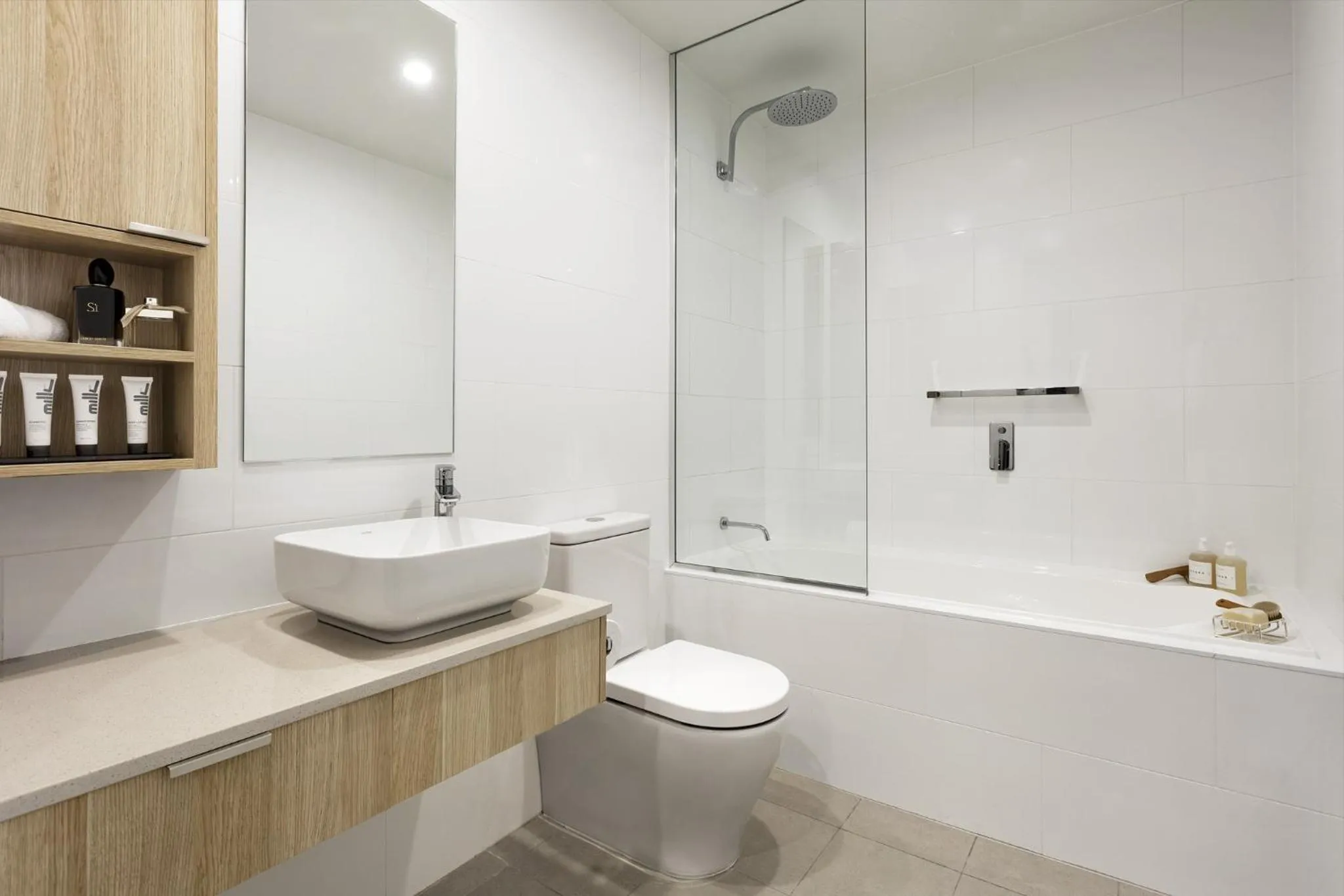 Toilet in Quest Orange