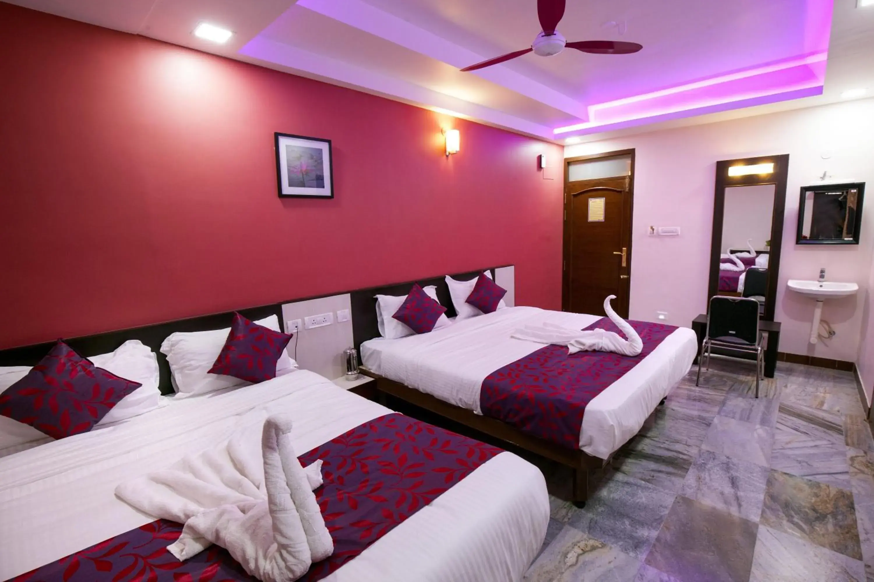 Bedroom, Bed in Hotel Lotus