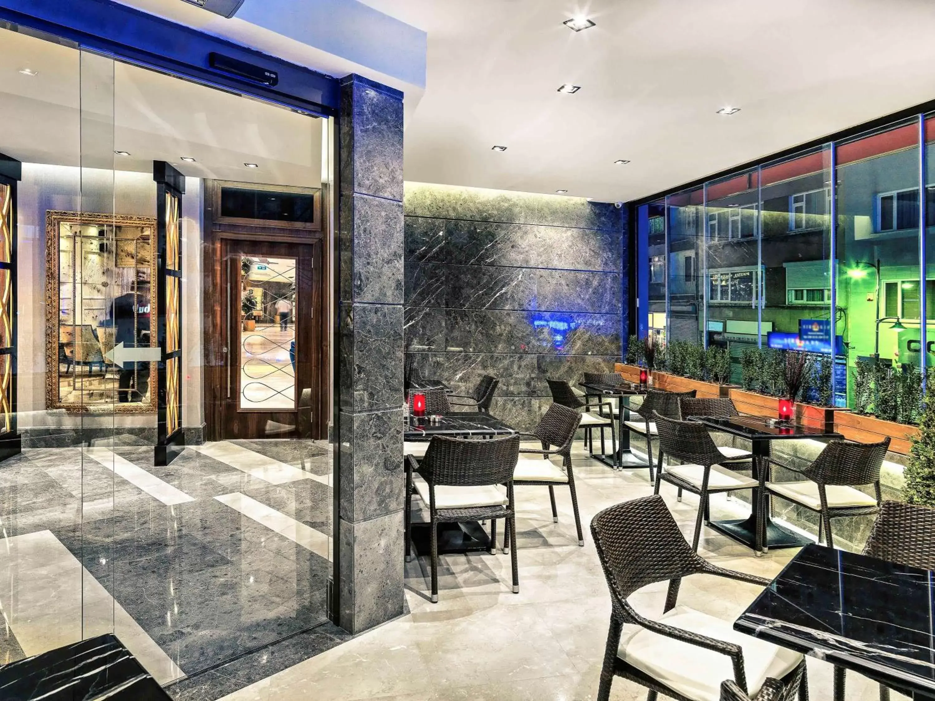 Restaurant/places to eat, Lounge/Bar in Mercure Istanbul Bomonti