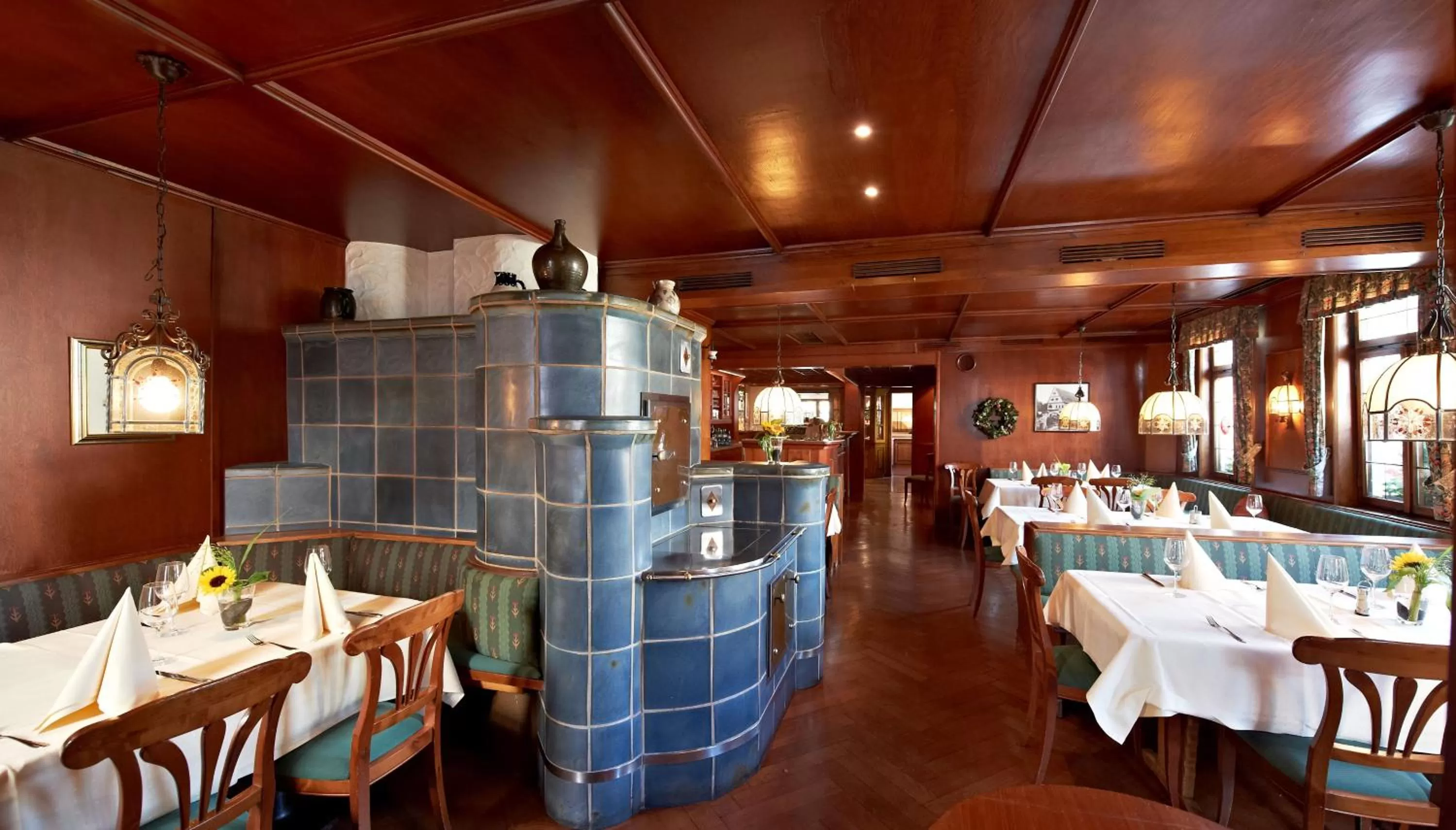 Restaurant/places to eat in Hirsch Hotel