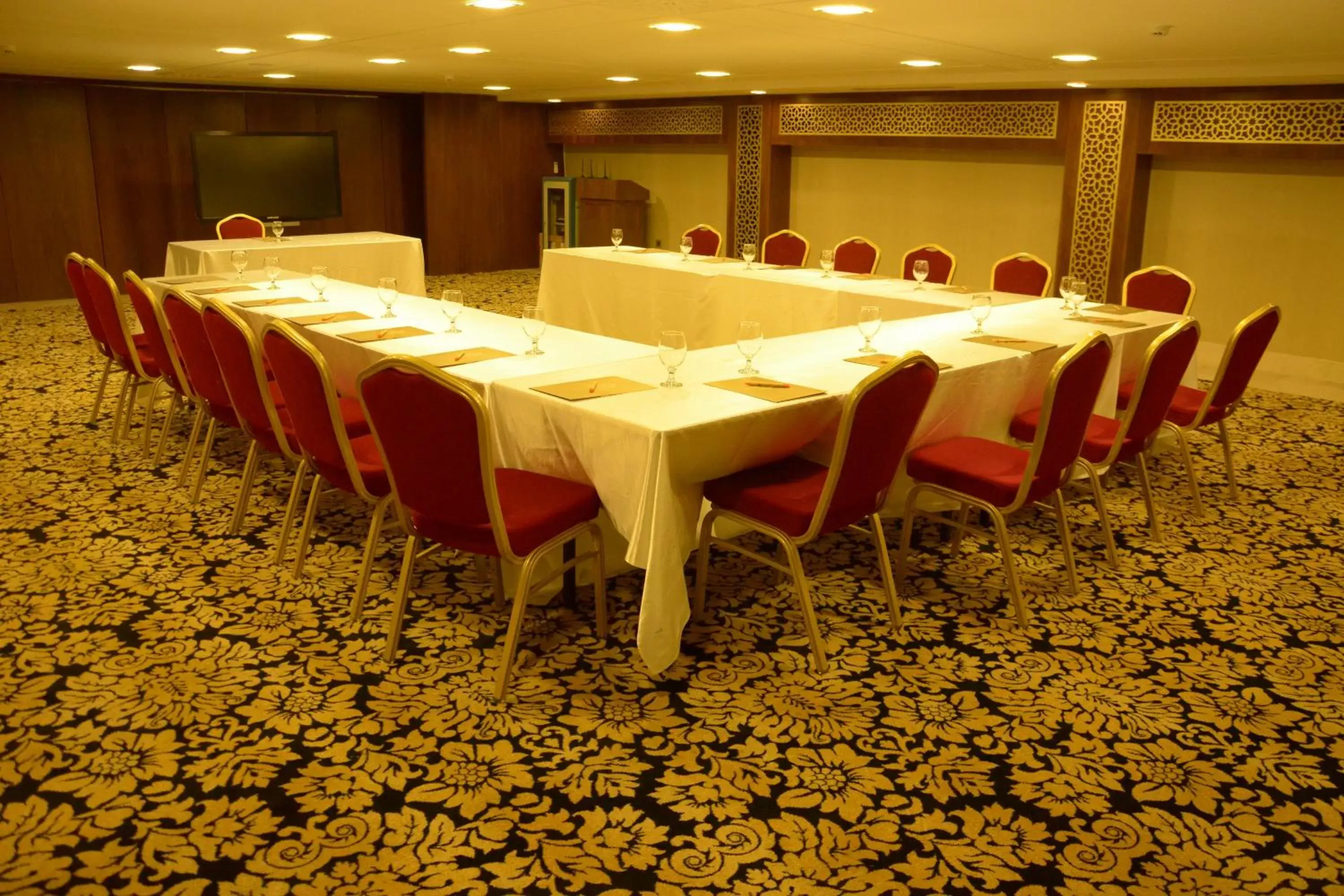 Meeting/conference room in Harir Palace Hotel
