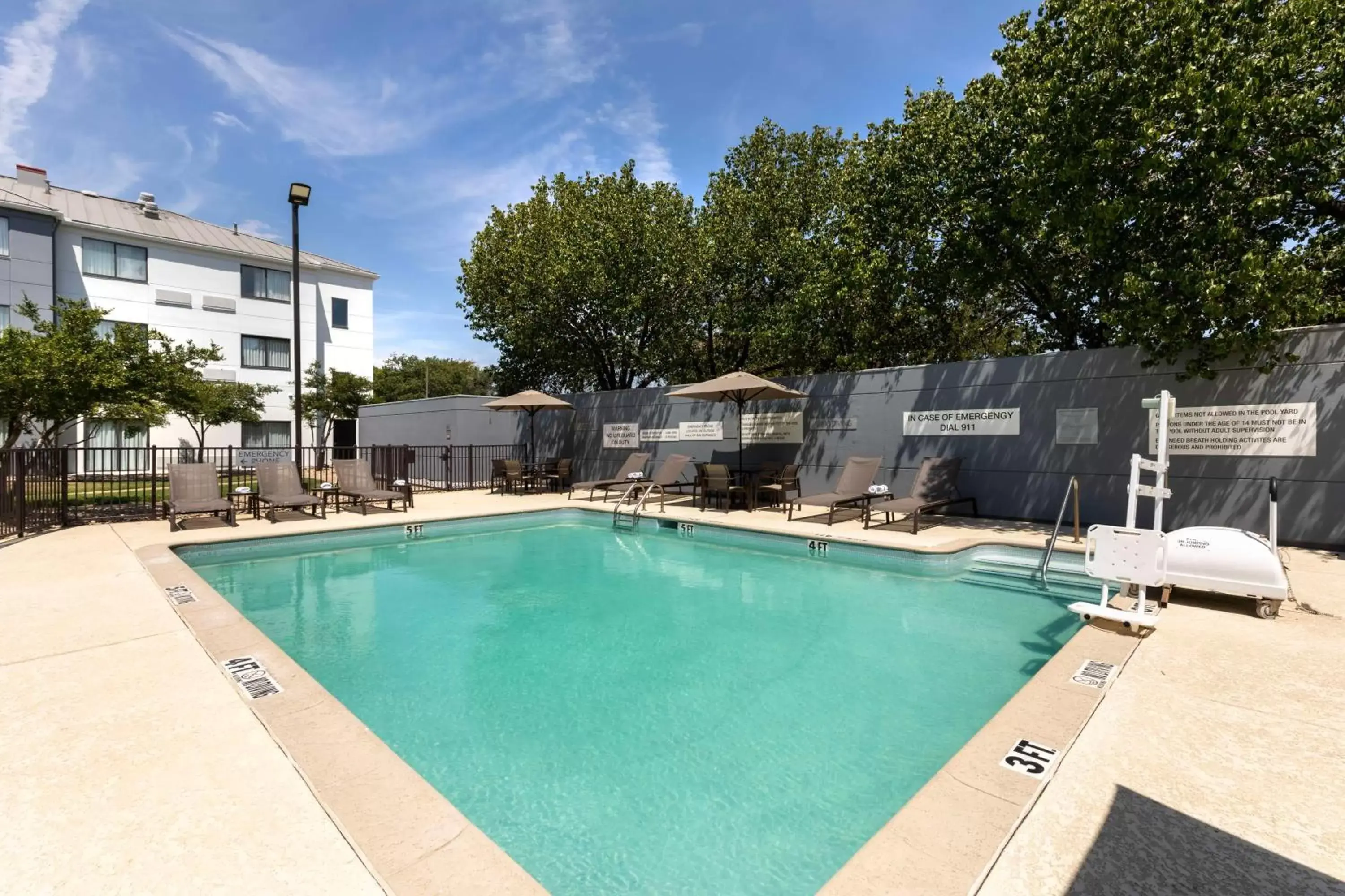 Pool view in Best Western Plus Fort Worth North Pool view in Best Western Plus Fort Worth North