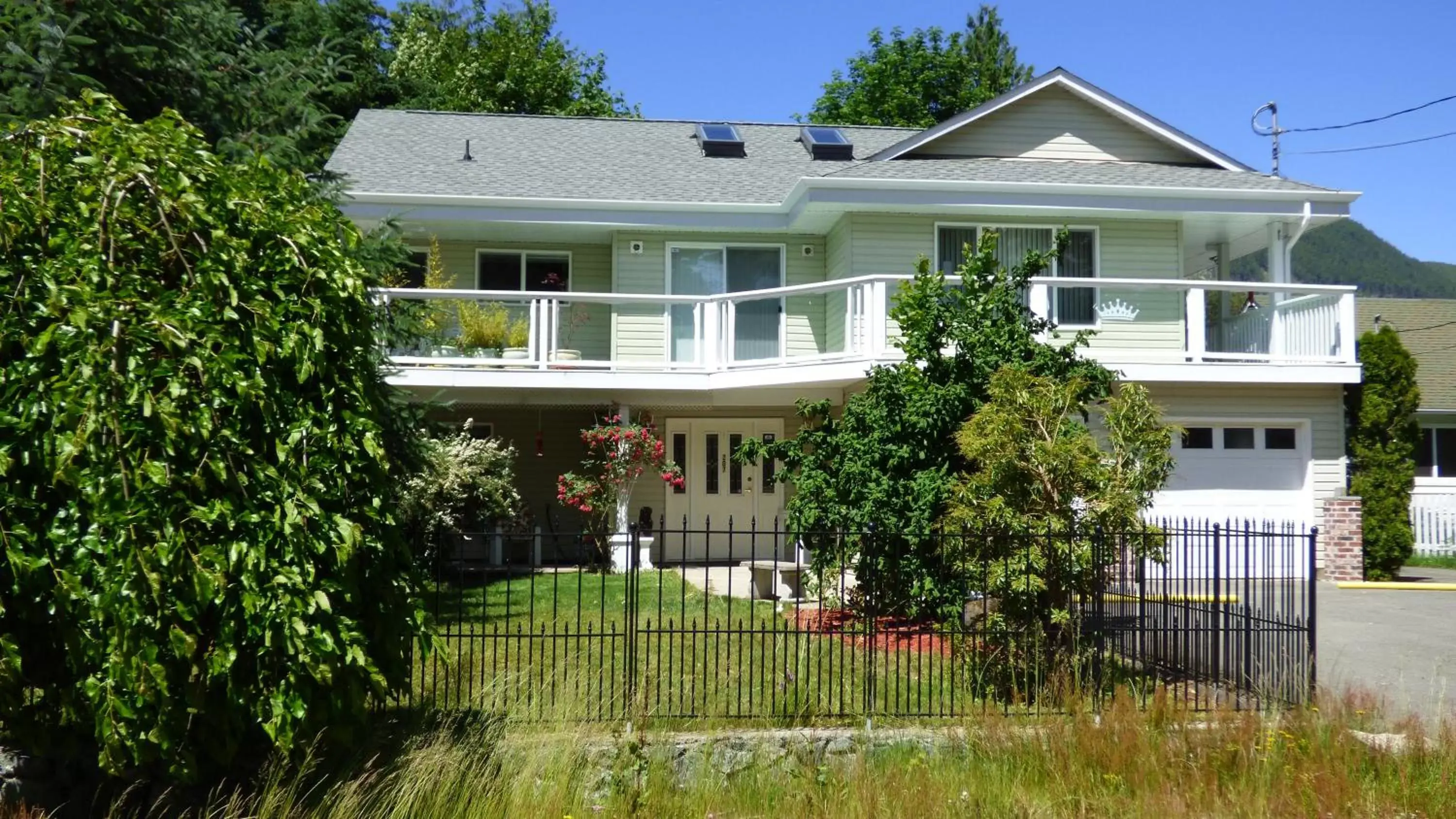 Property Building in Crown House B&B