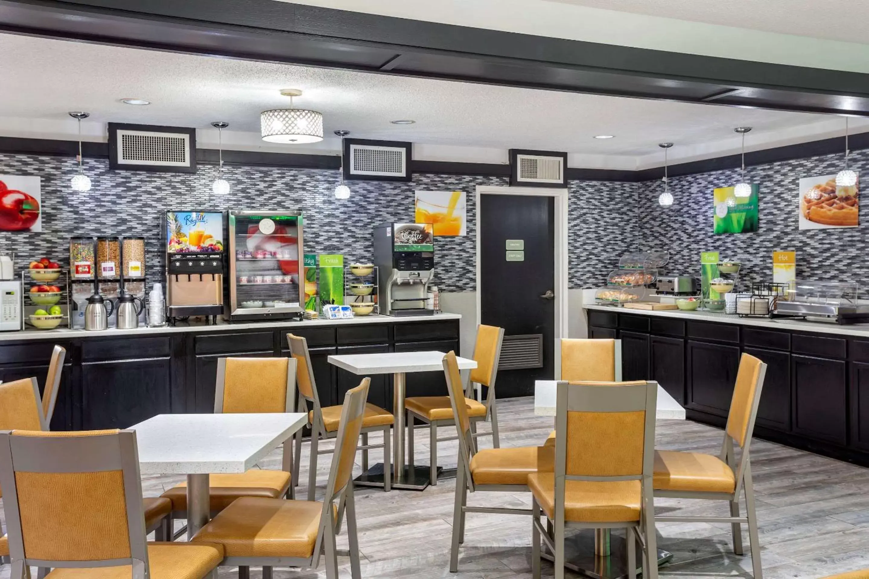 Restaurant/Places to Eat in Quality Inn St. Robert - Ft. Leonard Wood