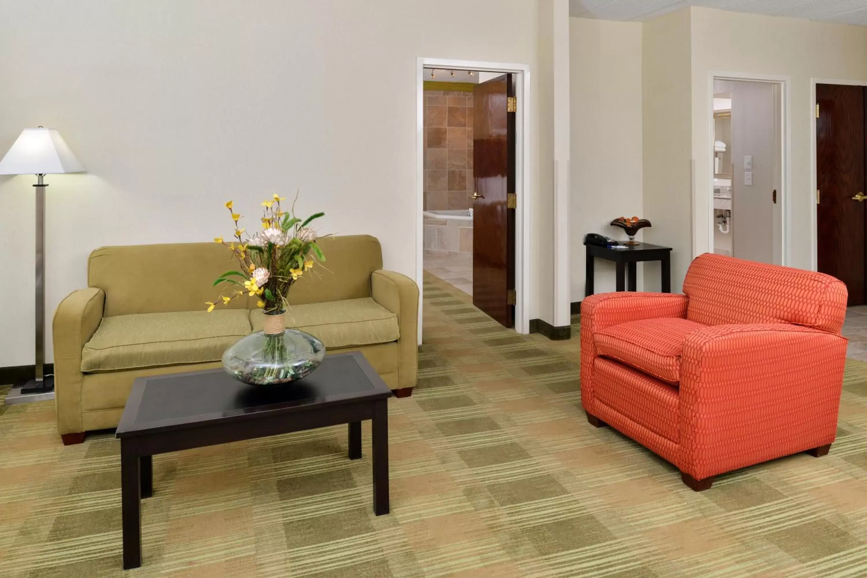 Photo of the whole room, Seating Area in Holiday Inn Express Hotel & Suites Indianapolis W - Airport Area, an IHG Hotel