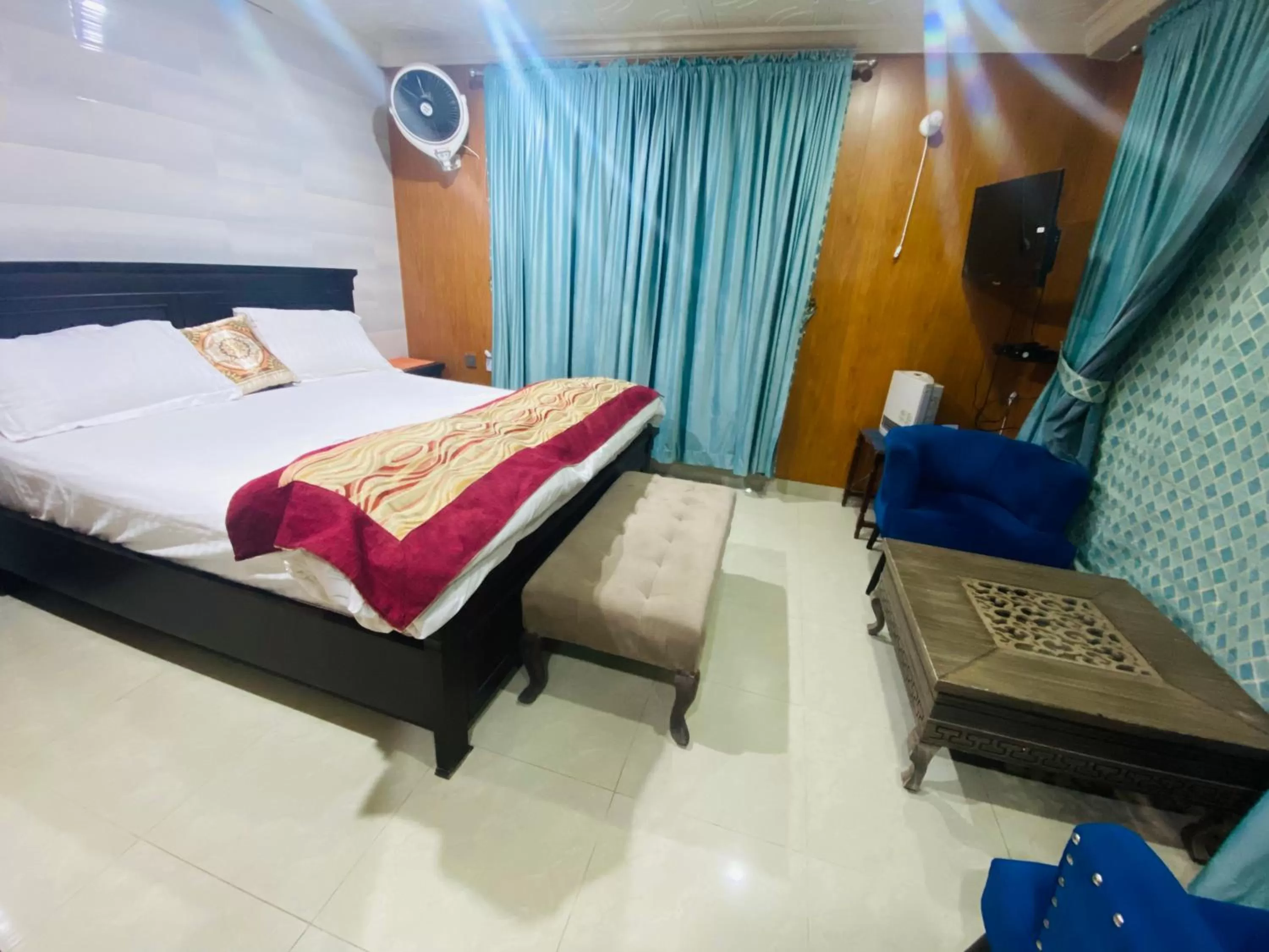 Bed in Shagufta Hotel Murree