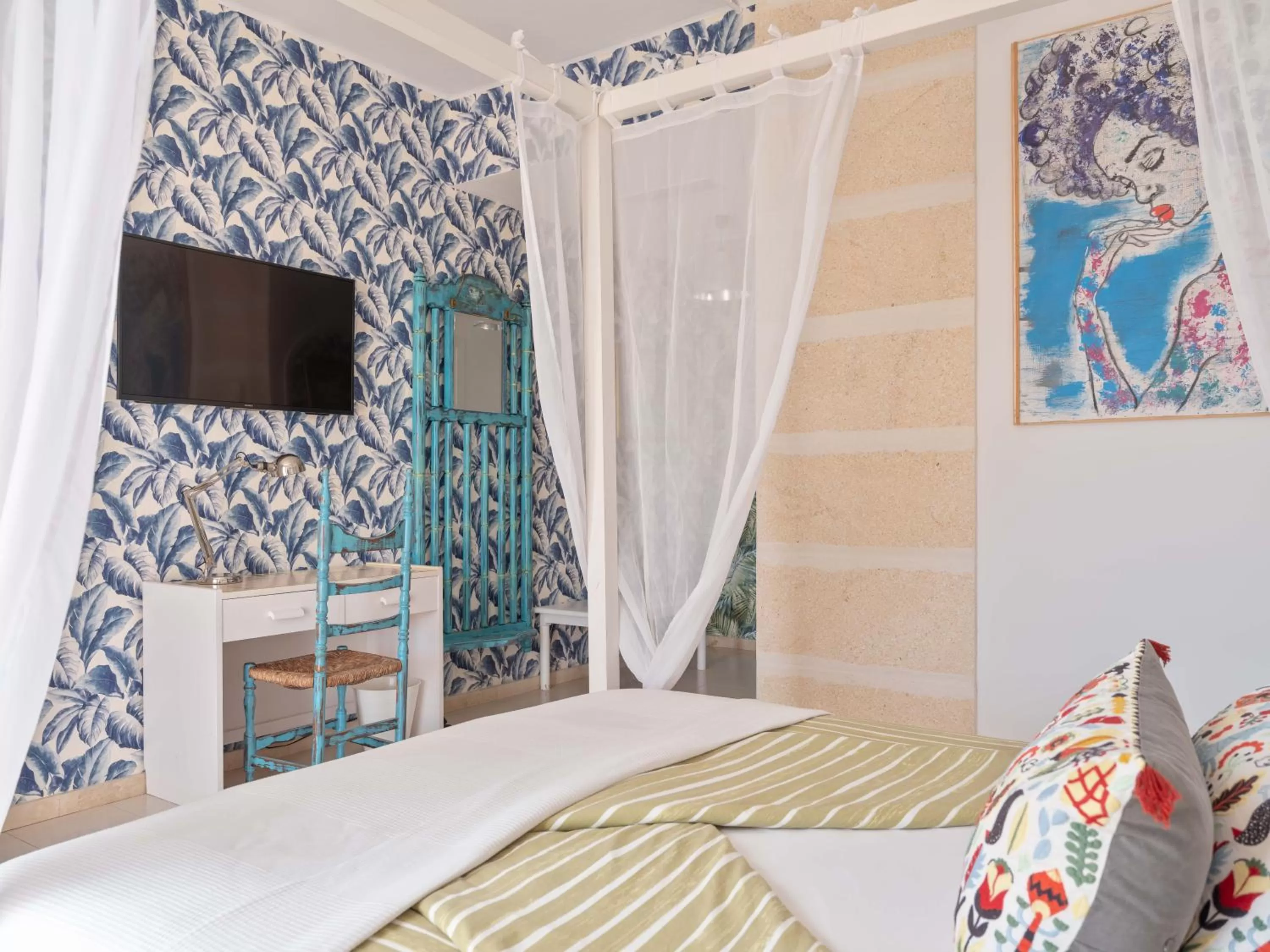 Bed in Bella Colina I Vintage Hotel 1953