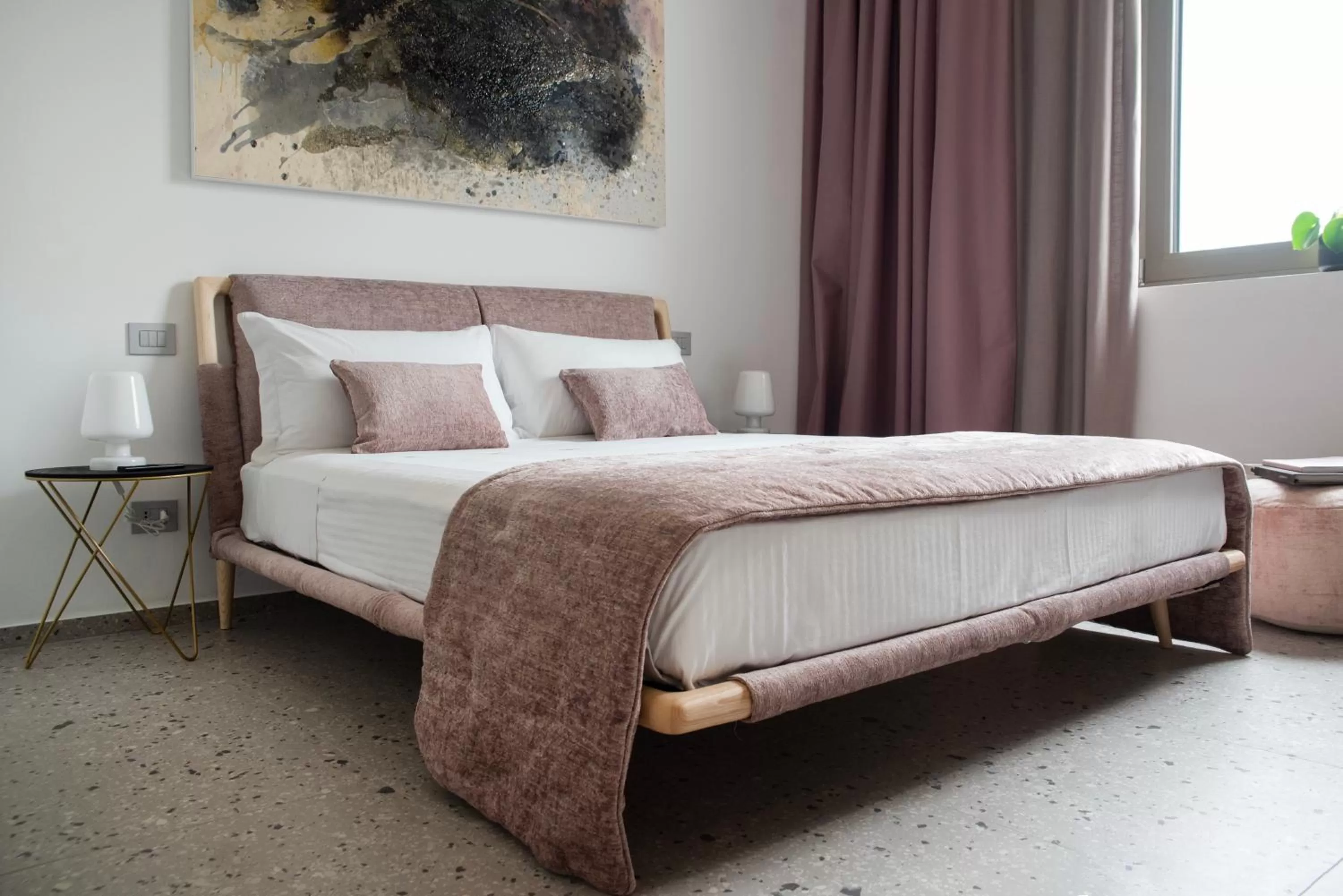 Bed in Lisetta Gardens Boutique & Suites