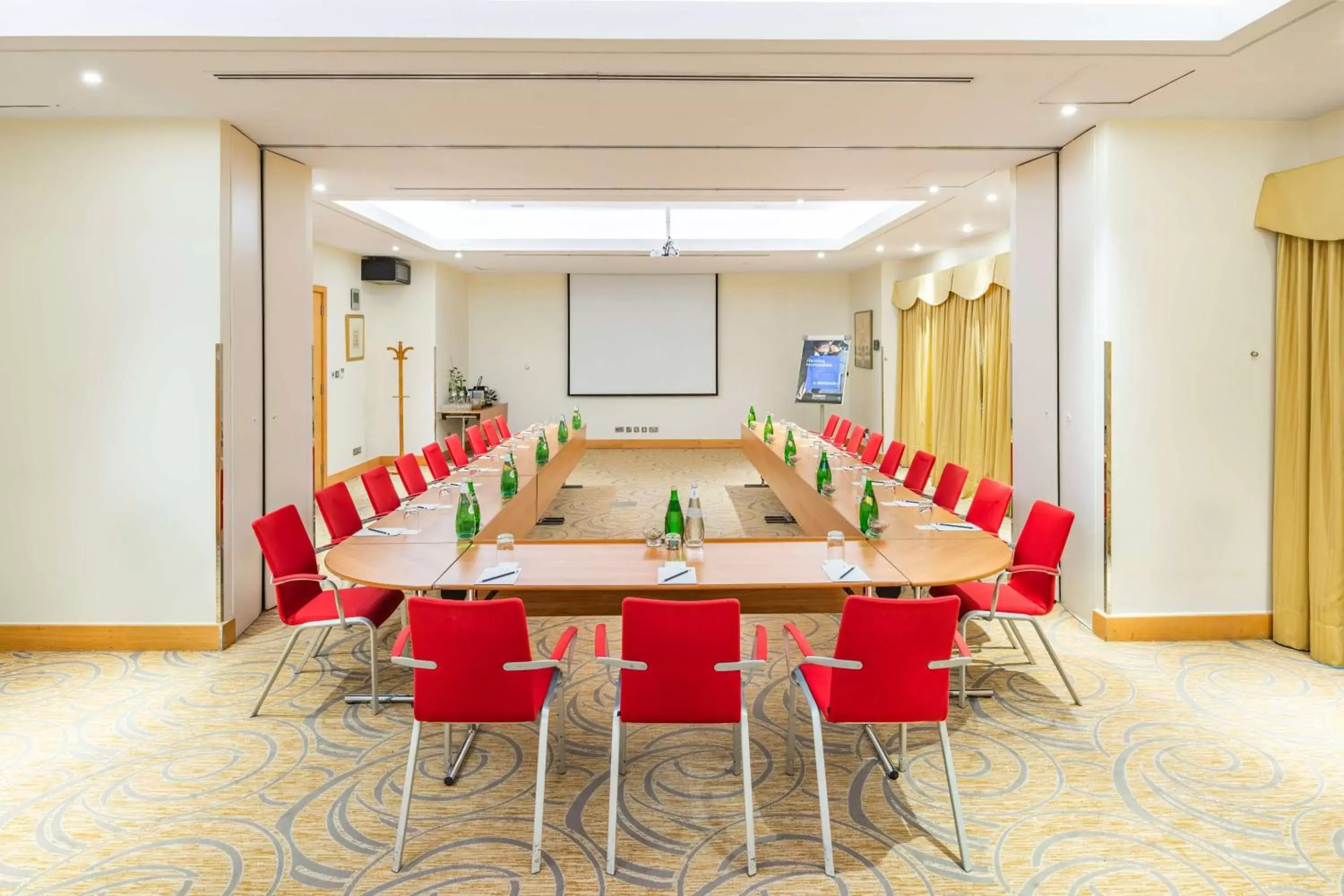 Meeting/conference room in Radisson Blu Hotel, Riyadh