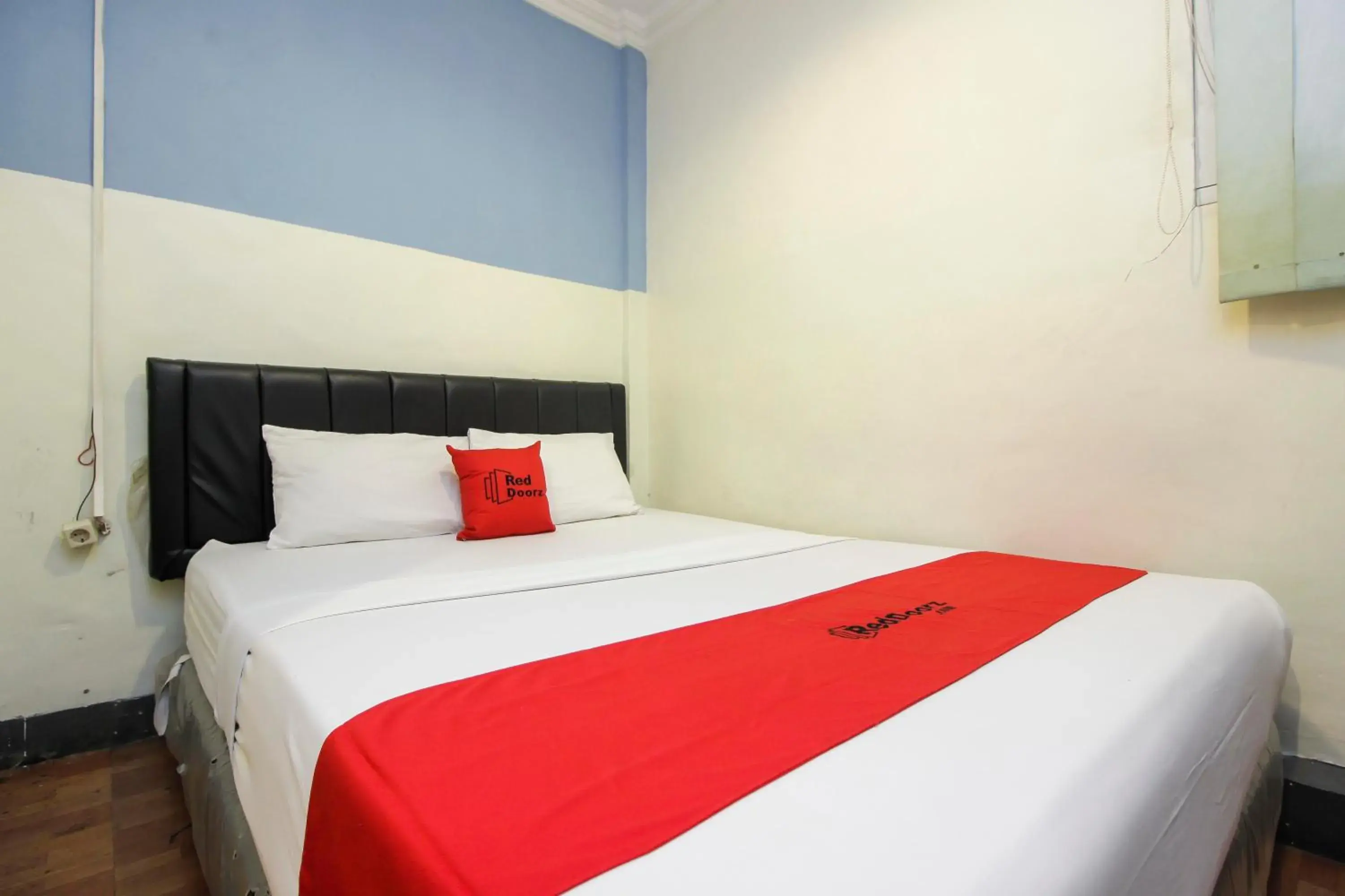 Bedroom, Bed in RedDoorz near Bethesda Manado