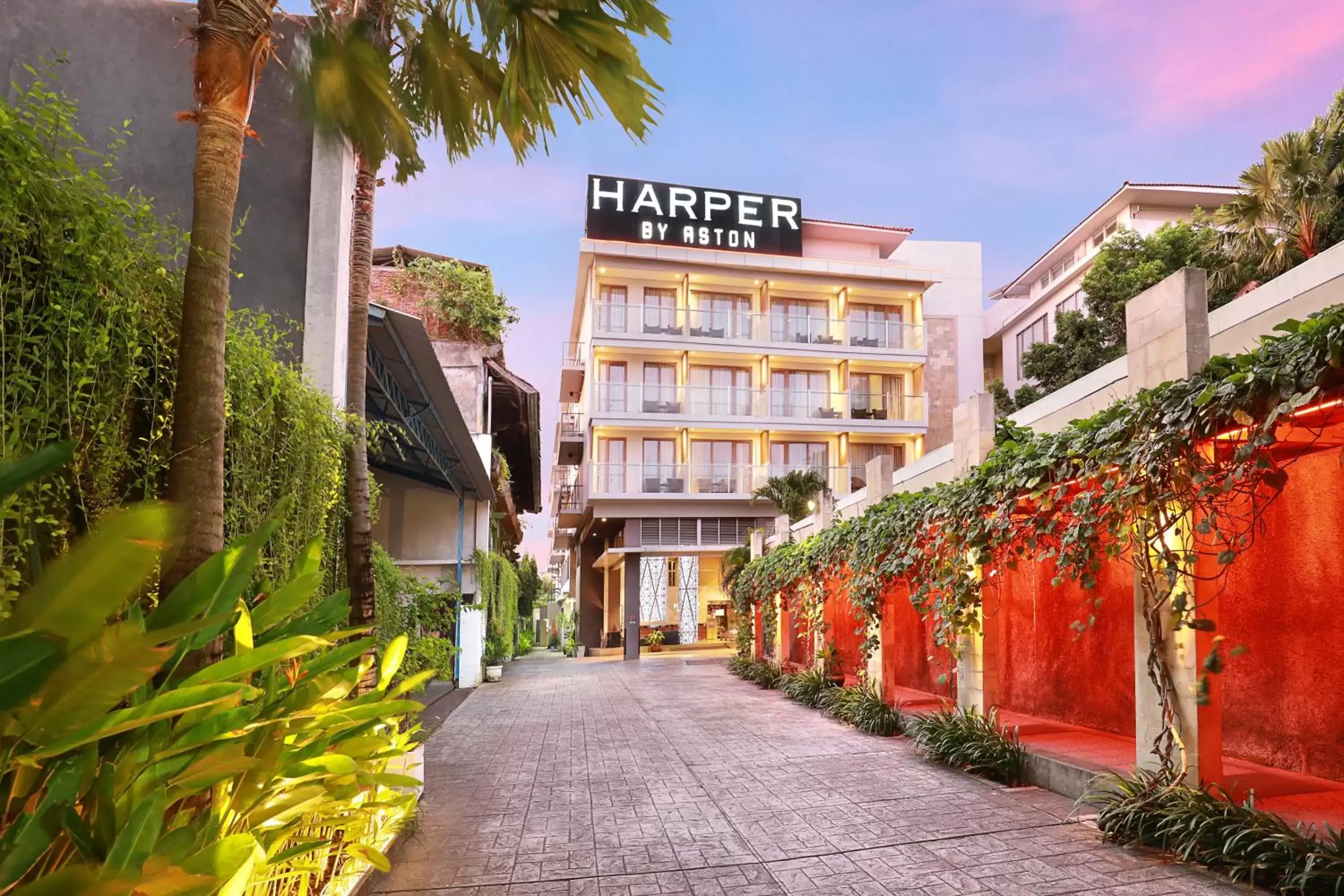 Facade/entrance in Harper Kuta Hotel by ASTON Facade/entrance in Harper Kuta Hotel by ASTON