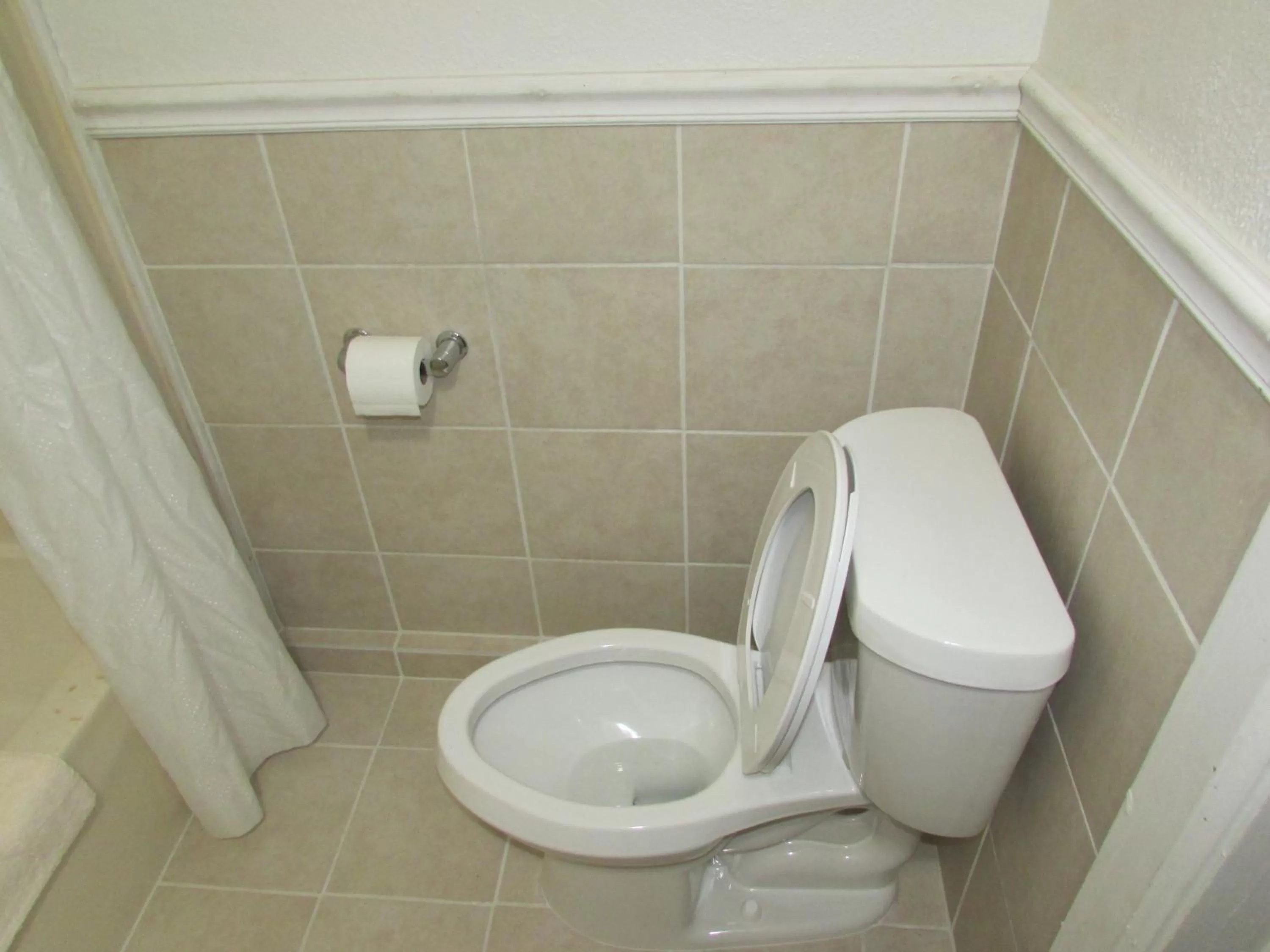 Bathroom in Parsons Inn Downtown Parsons,Tn