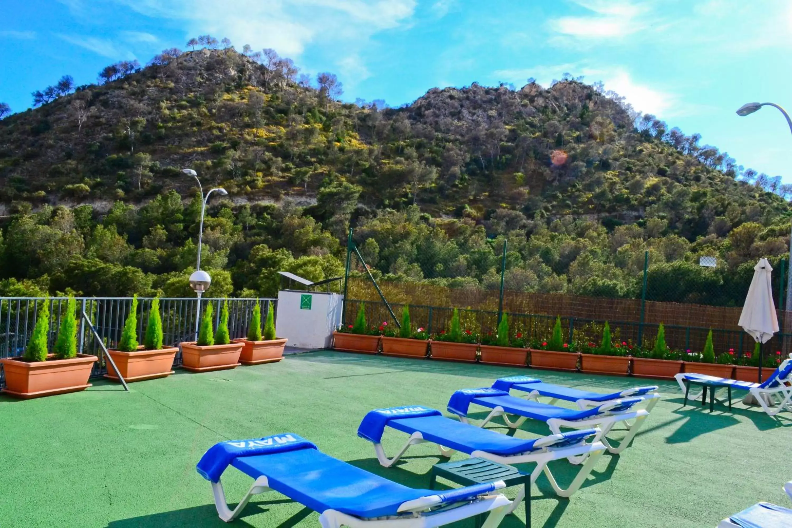 Seating area in Hotel Maya Alicante