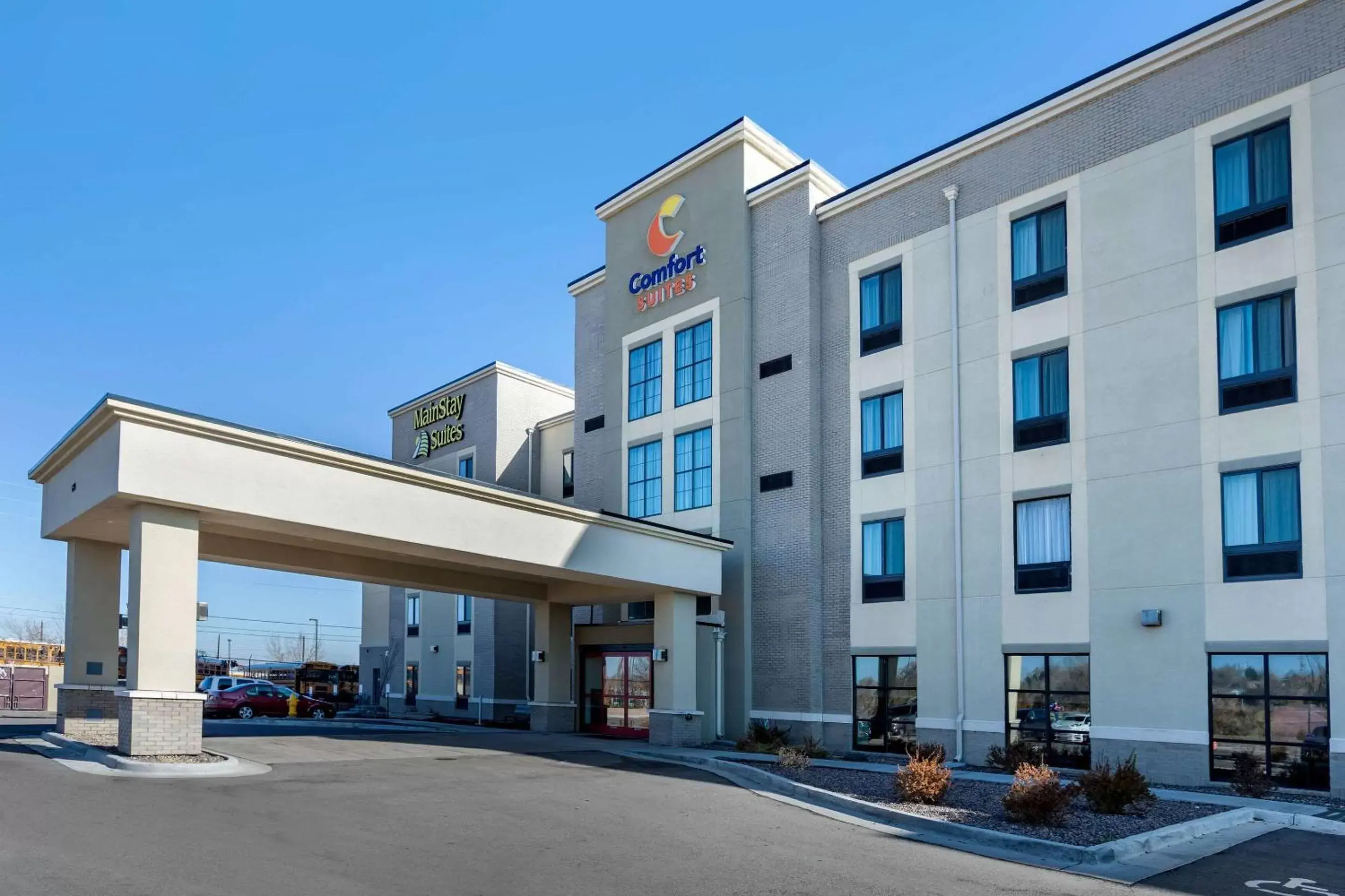 Property Building in Comfort Suites Near Denver Downtown