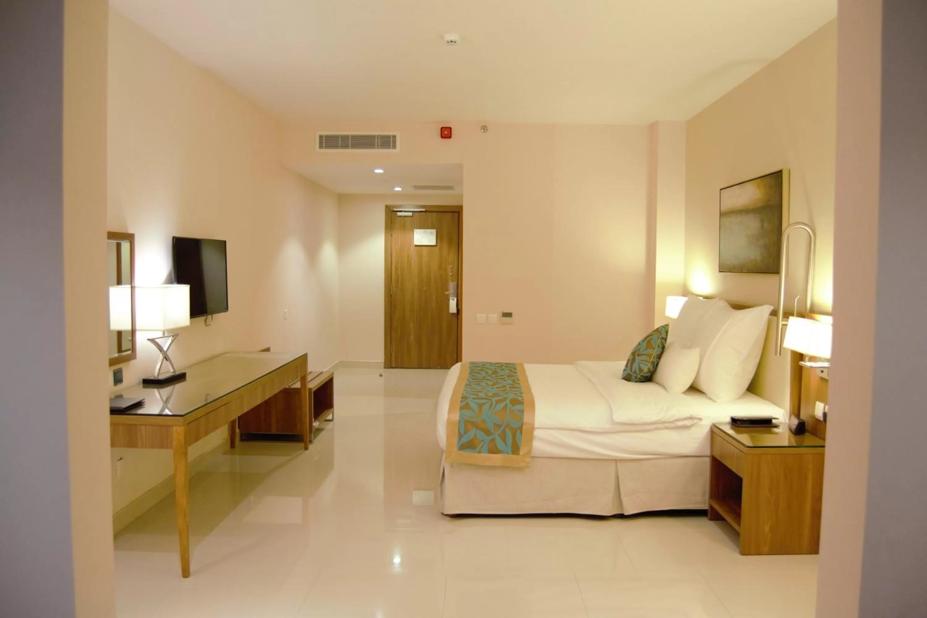 Facility for disabled guests, Bed in Best Western Plus Buraidah