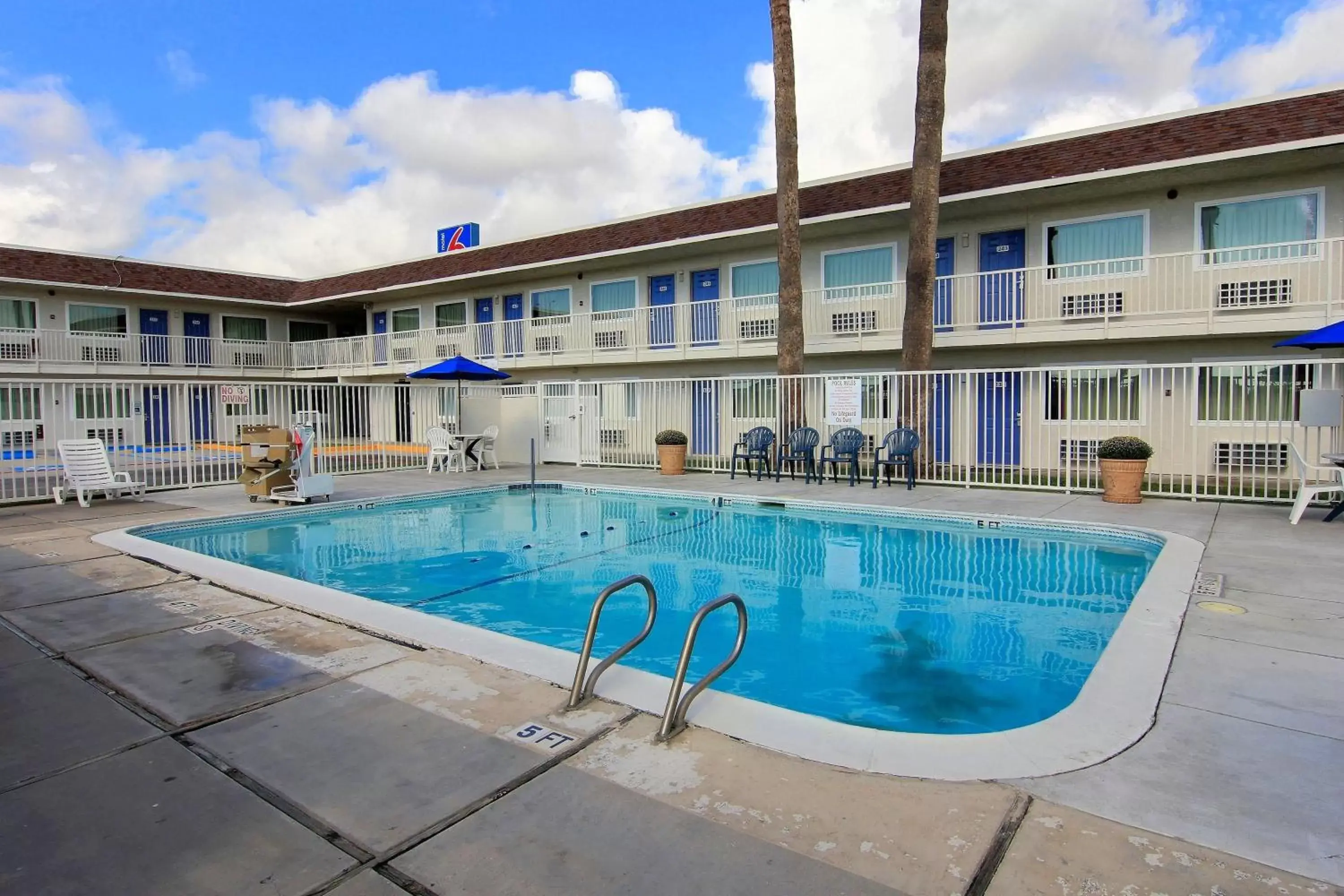 Swimming Pool in Motel 6-Corpus Christi, TX - East - North Padre Island