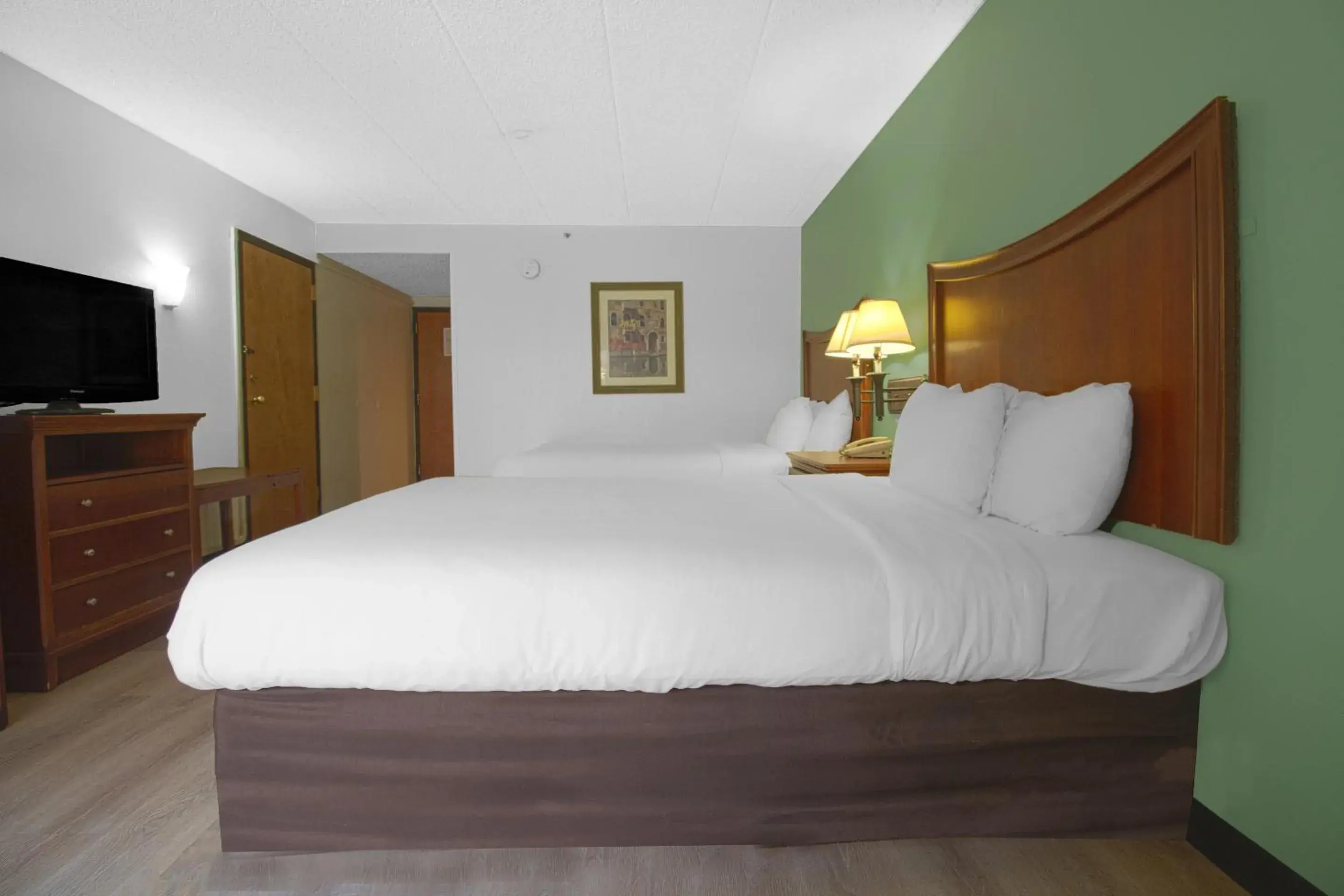 Bedroom, Bed in Tulsa Square Hotel Central, I-44 By OYO