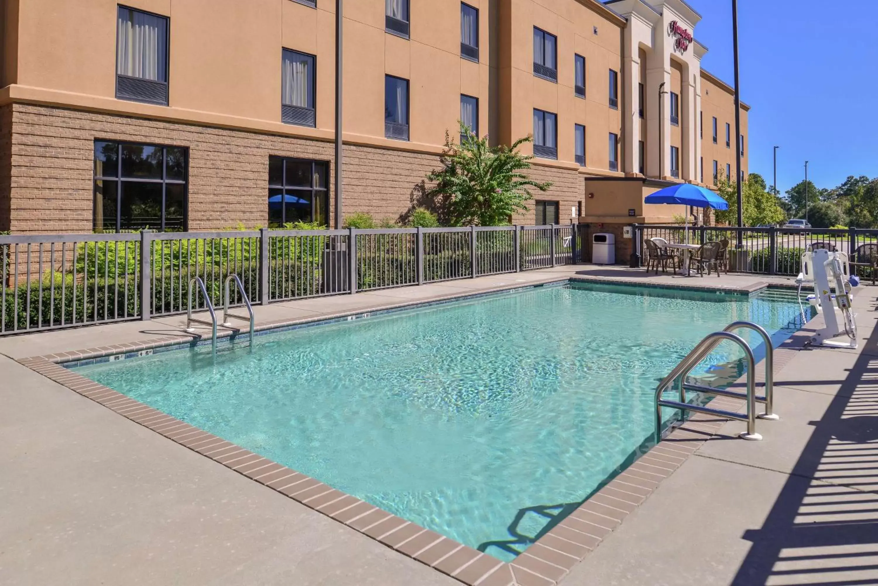 Pool view, Swimming Pool in Hampton Inn Jackson-College Avenue