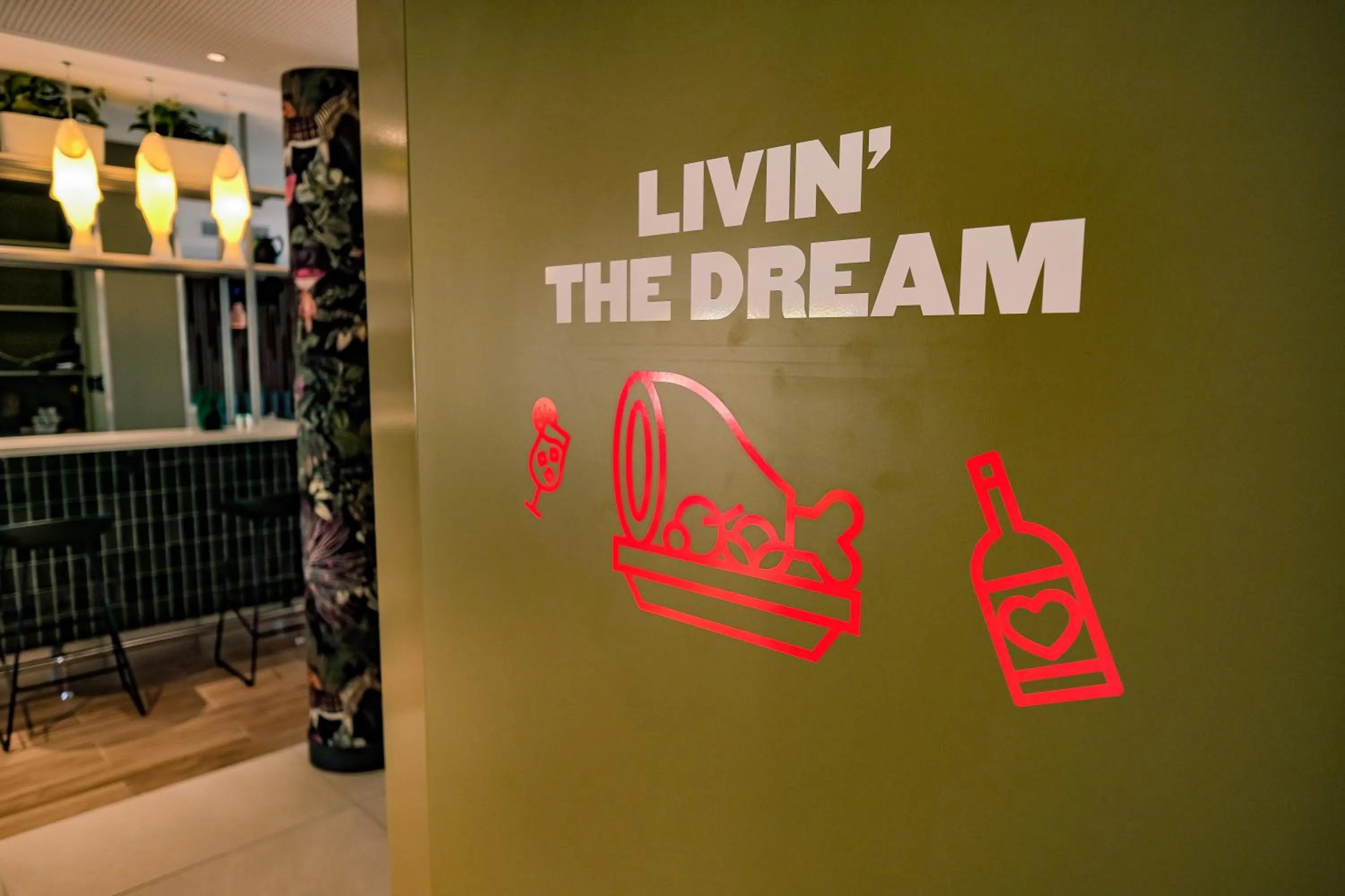 Food and drinks in Live Hotels Bordeaux Lac