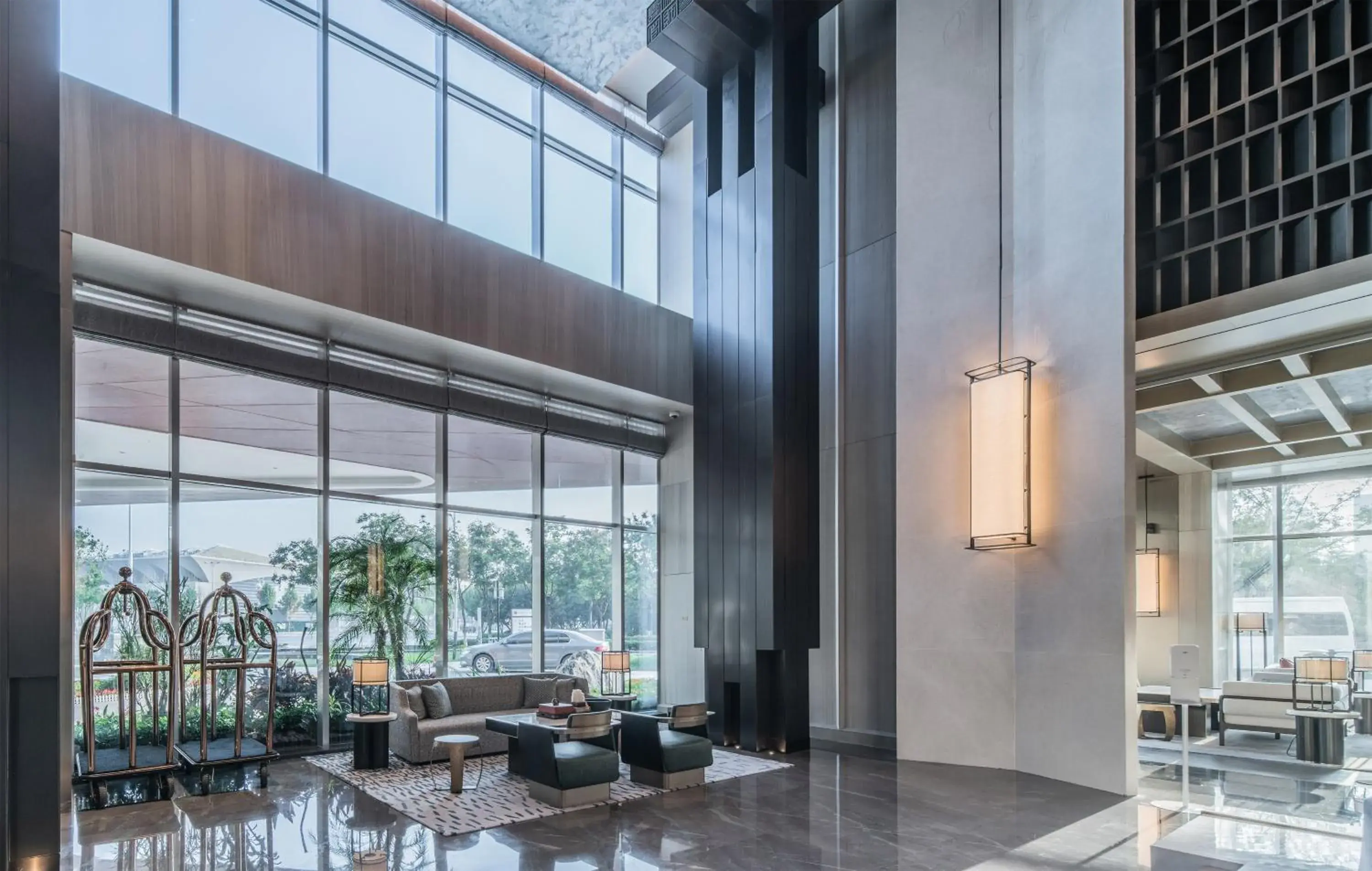 Lobby or reception in HUALUXE Xi'an Chanba by IHG-西安浐灞华邑酒店-Near Xi'an International Convention Exhibition Center and Shopping mall and The Romantic show of Xi'an-Free Luggage Storage-English Service Lobby or reception in HUALUXE Xi'an Chanba by IHG-西安浐灞华邑酒店-Near Xi'an International Convention Exhibition Center and Shopping mall and The Romantic show of Xi'an-Free Luggage Storage-English Service