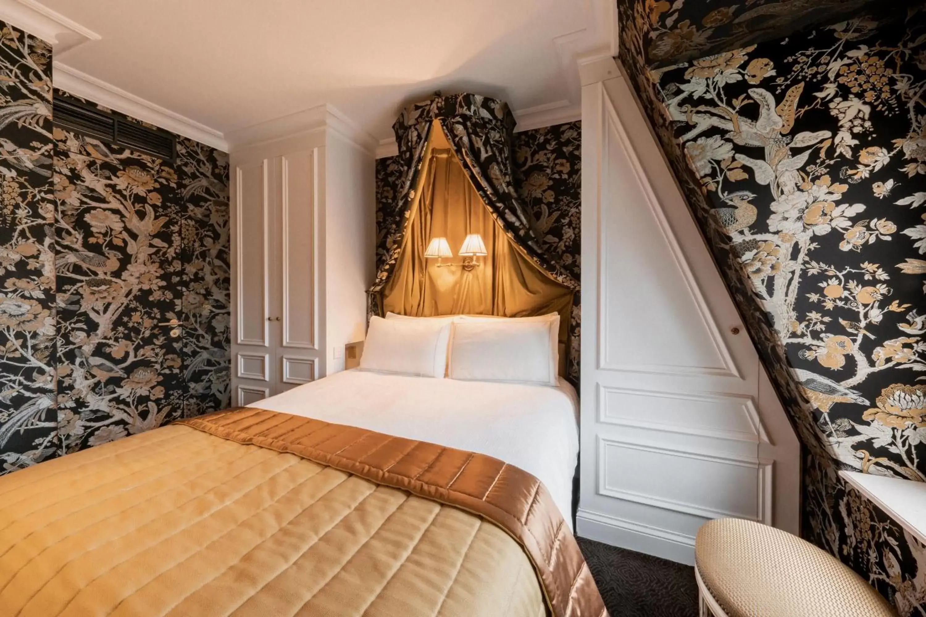 Bed in Hotel De Buci
