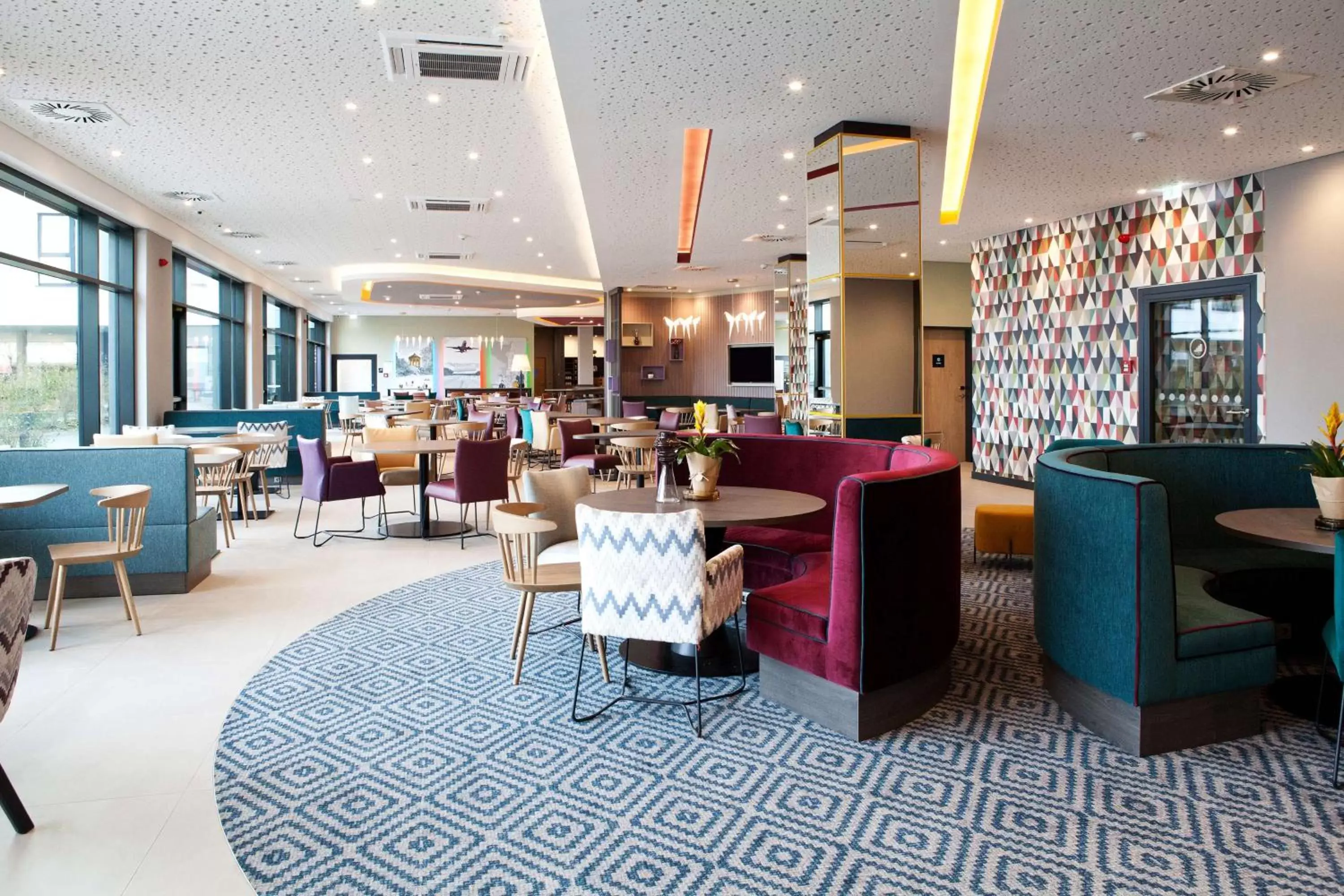 Lobby or reception, Lounge/Bar in Hampton By Hilton Vienna Messe