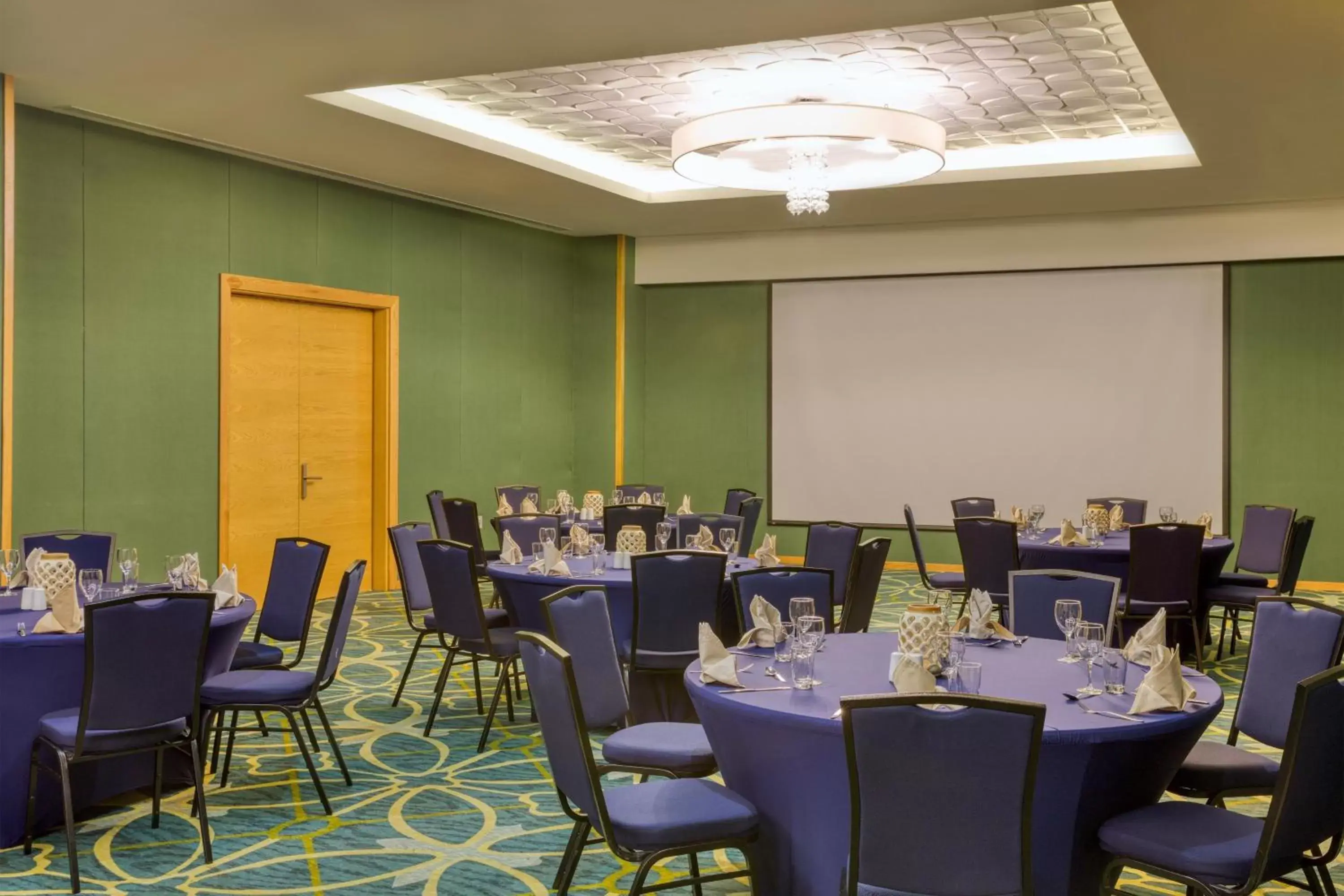Meeting/conference room, Restaurant/Places to Eat in Four Points by Sheraton Cancun Centro