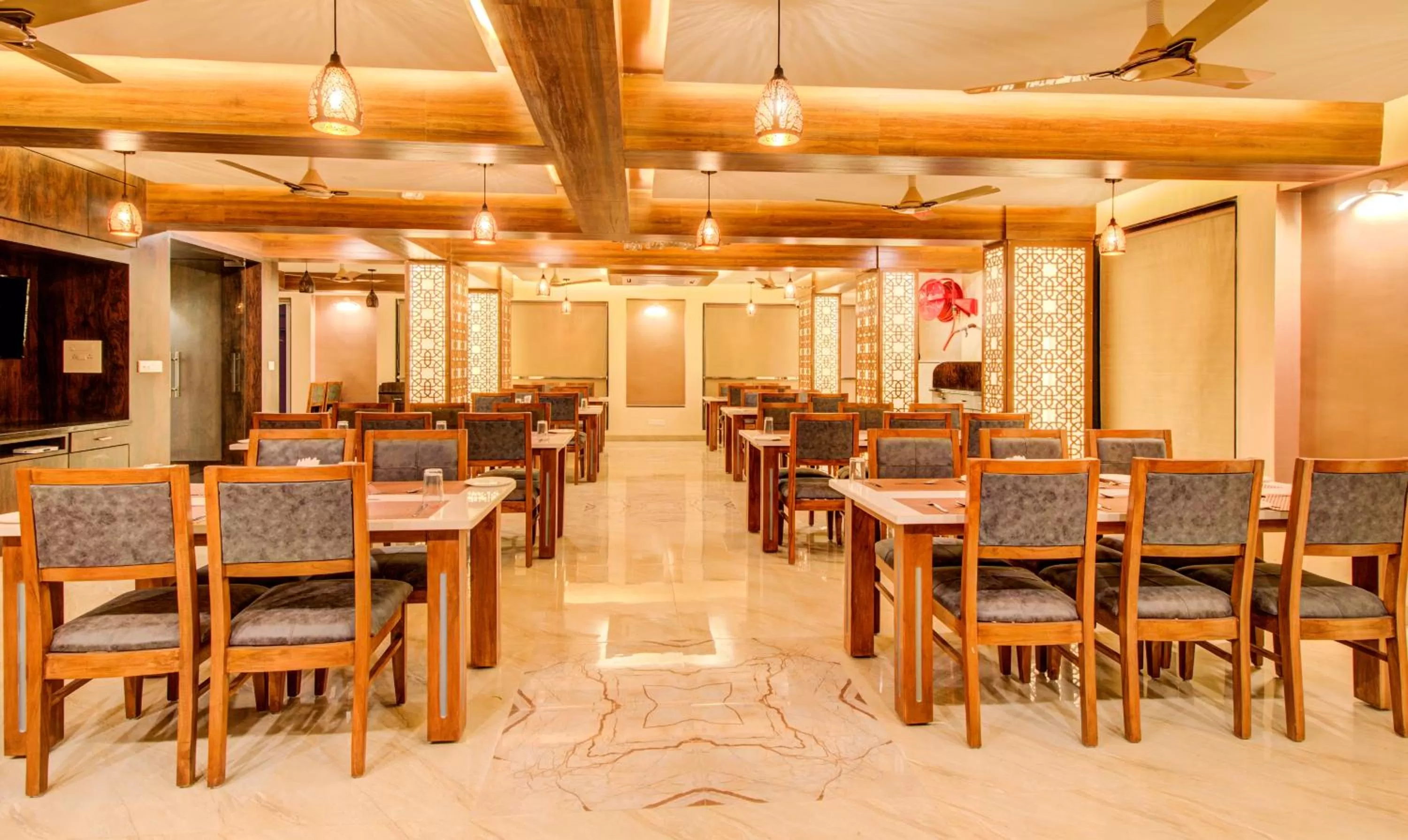 Restaurant/places to eat in Opulence Inn - 500 Meters From Railway Station
