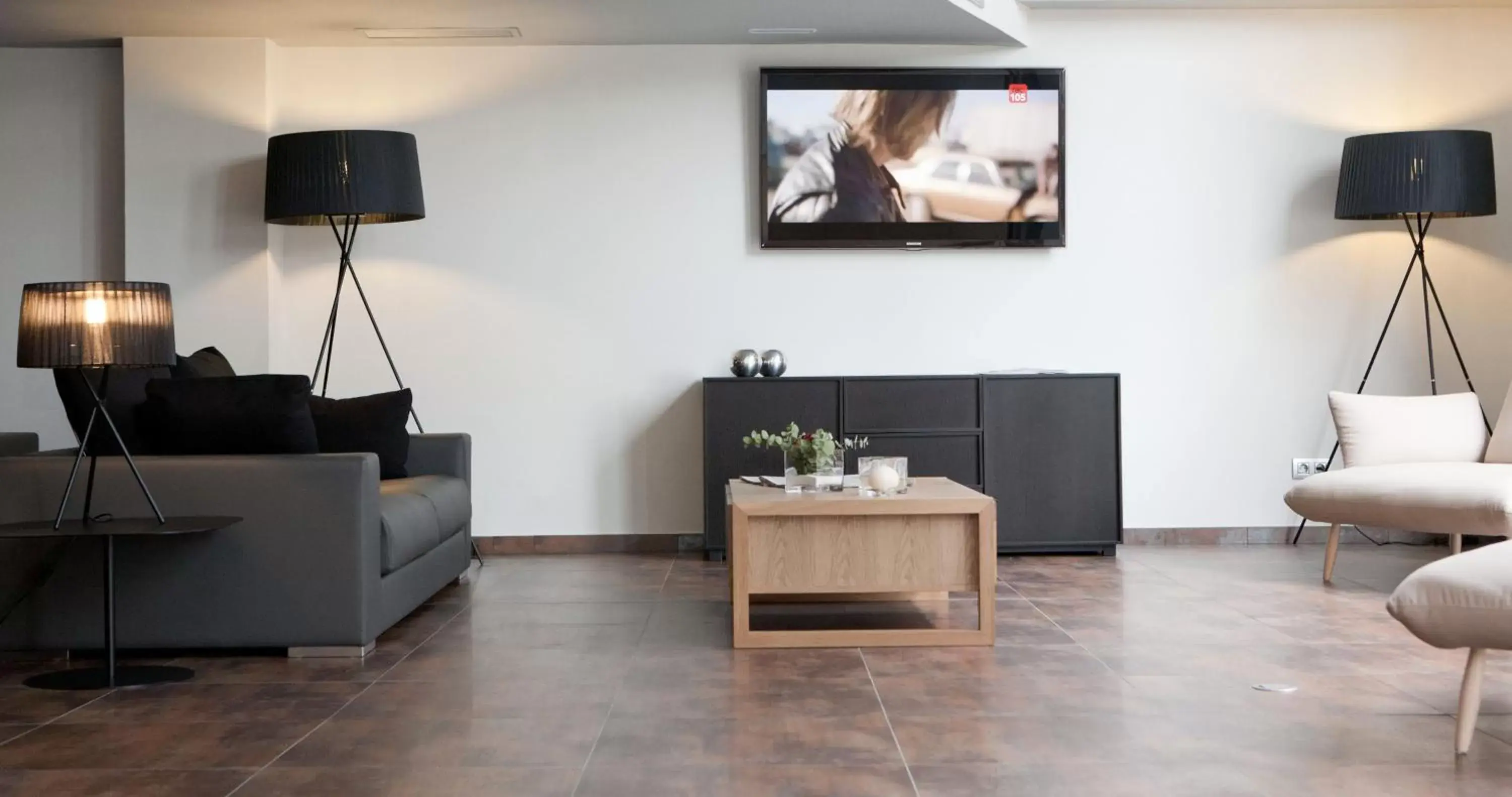 TV and multimedia, TV/Entertainment Center in Onix Fira