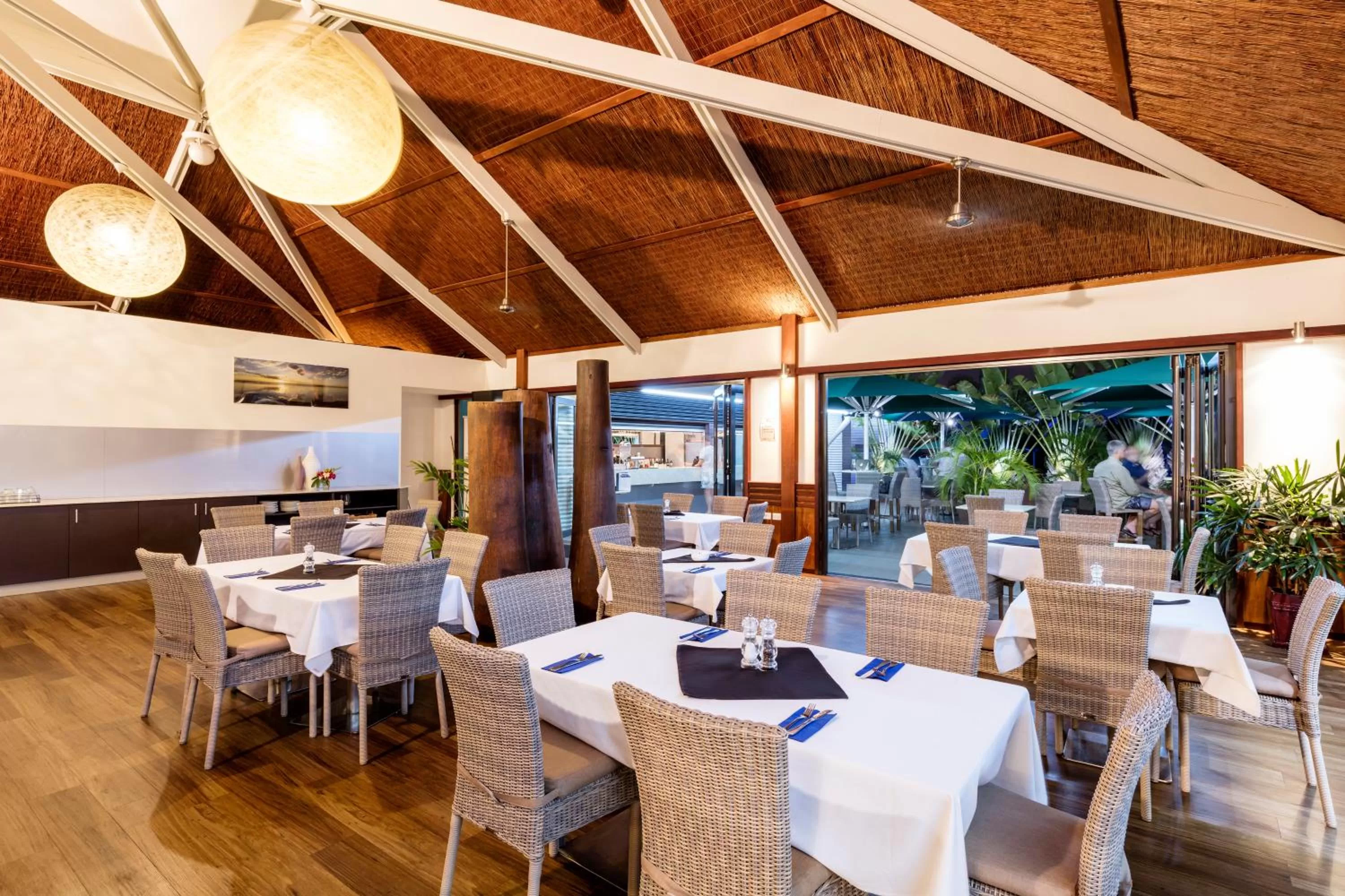Restaurant/places to eat in Oaks Cable Beach Resort